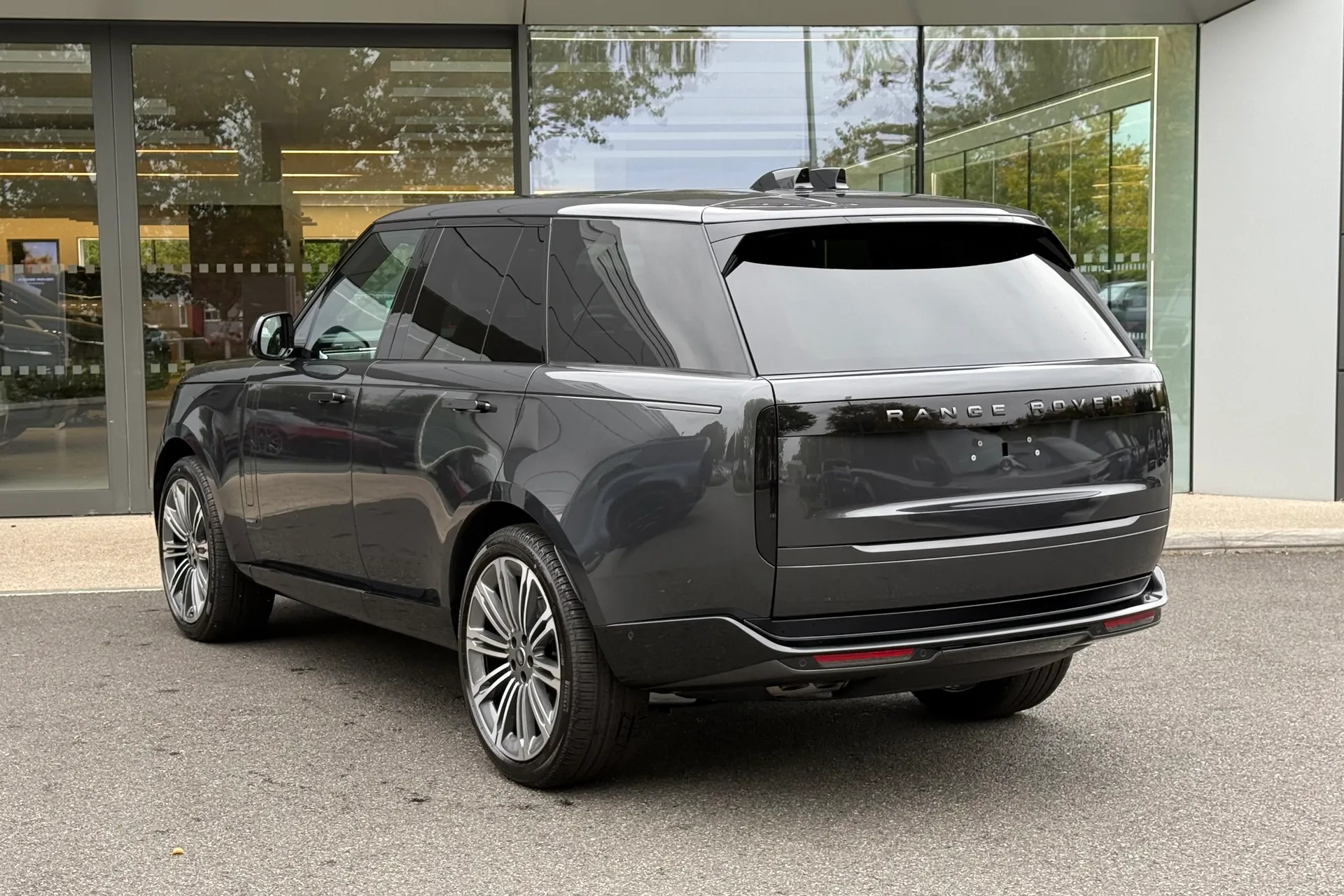 LAND ROVER RANGE ROVER thumbnail image number 2