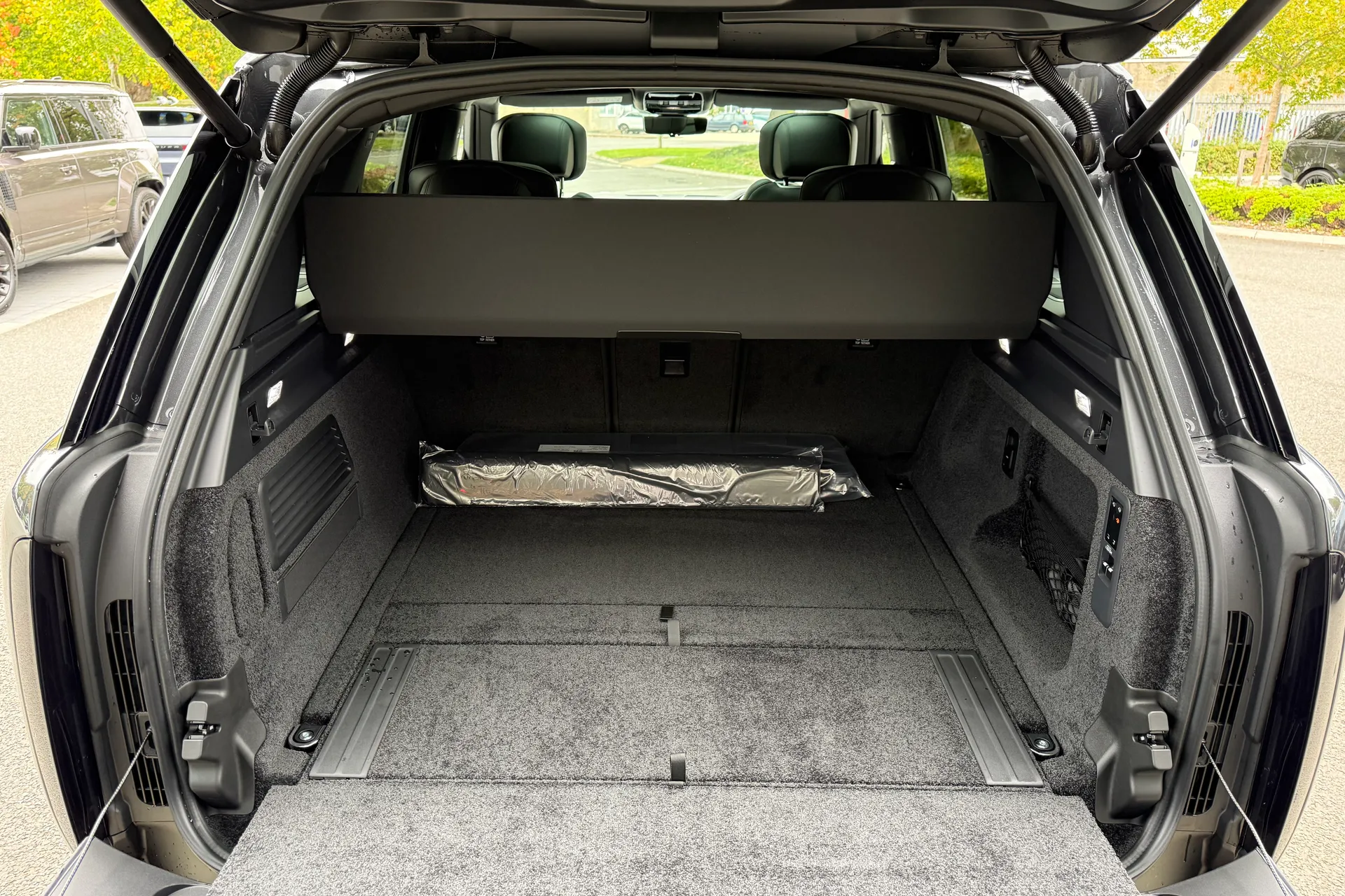 LAND ROVER RANGE ROVER thumbnail image number 10