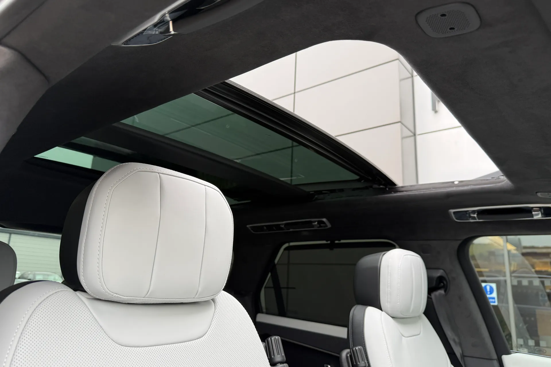 LAND ROVER RANGE ROVER SPORT thumbnail image number 10