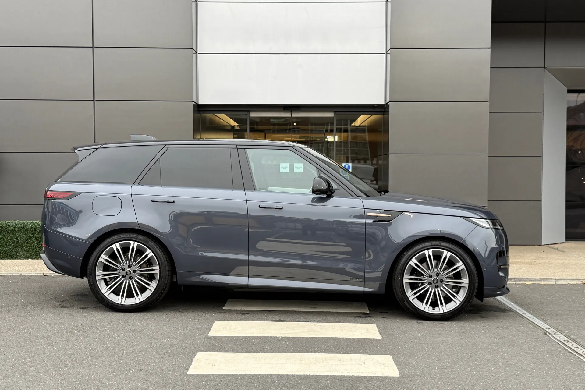 LAND ROVER RANGE ROVER SPORT thumbnail image number 2