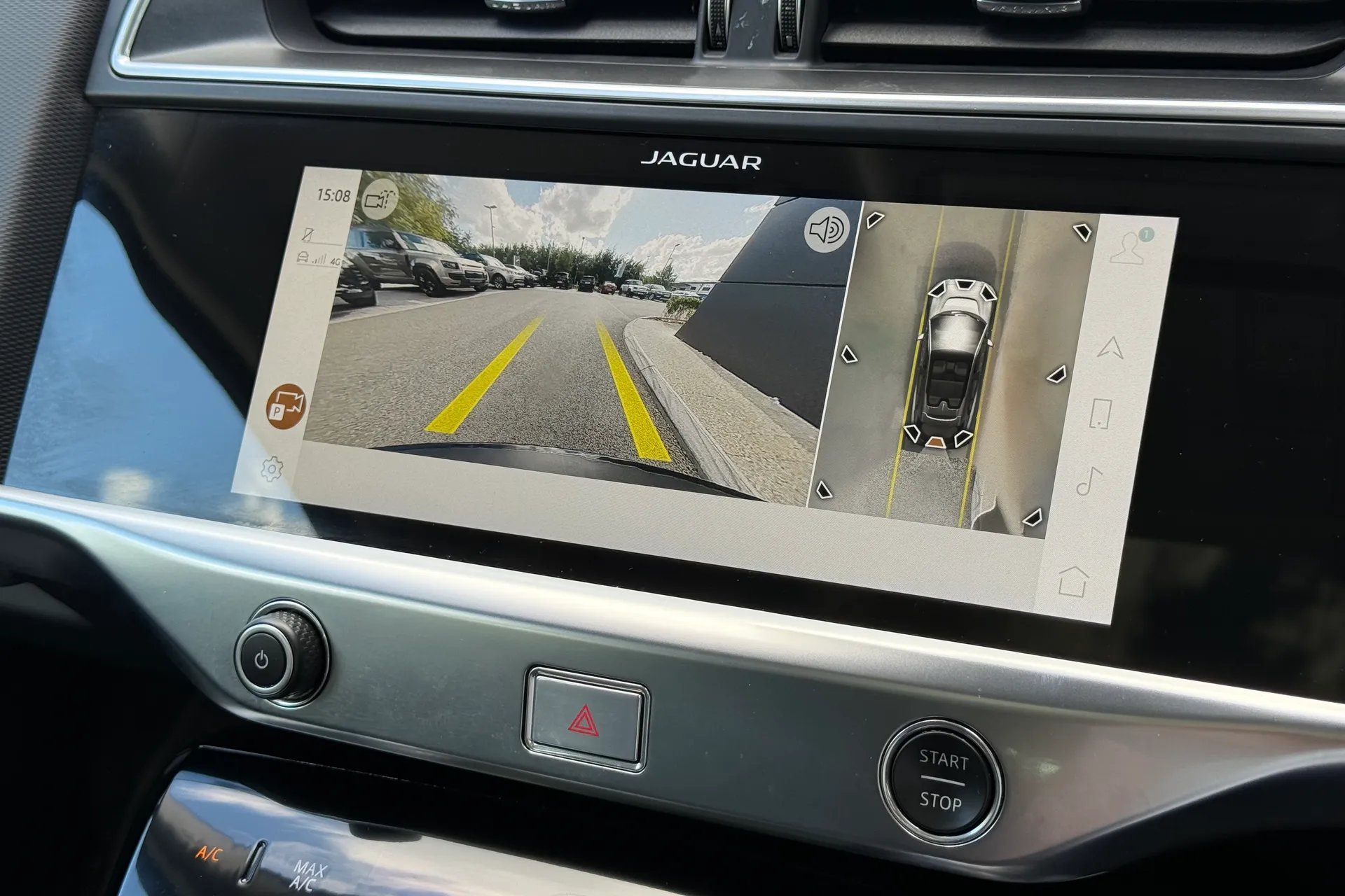 Jaguar I-PACE thumbnail image number 4