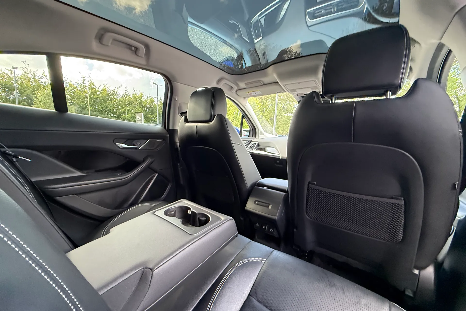 Jaguar I-PACE thumbnail image number 39
