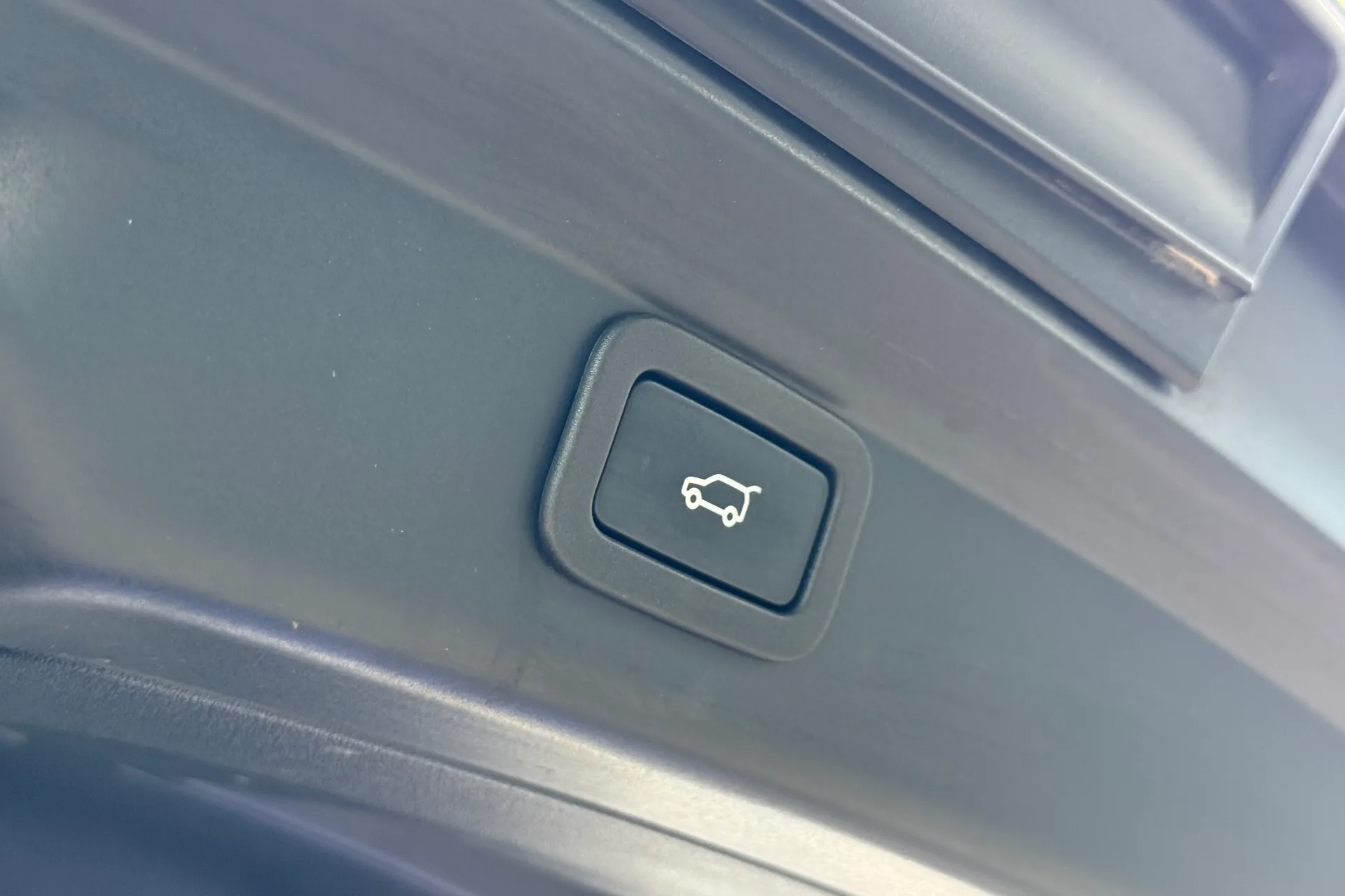 Jaguar I-PACE thumbnail image number 38