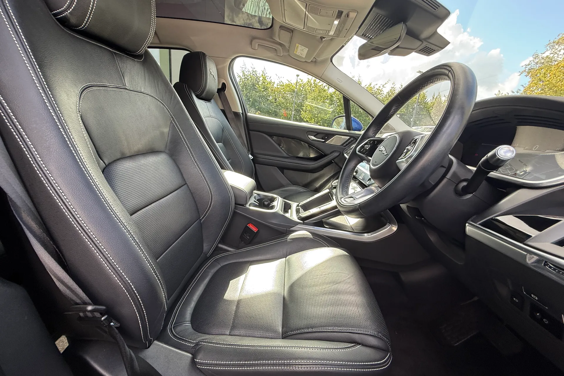 Jaguar I-PACE thumbnail image number 9