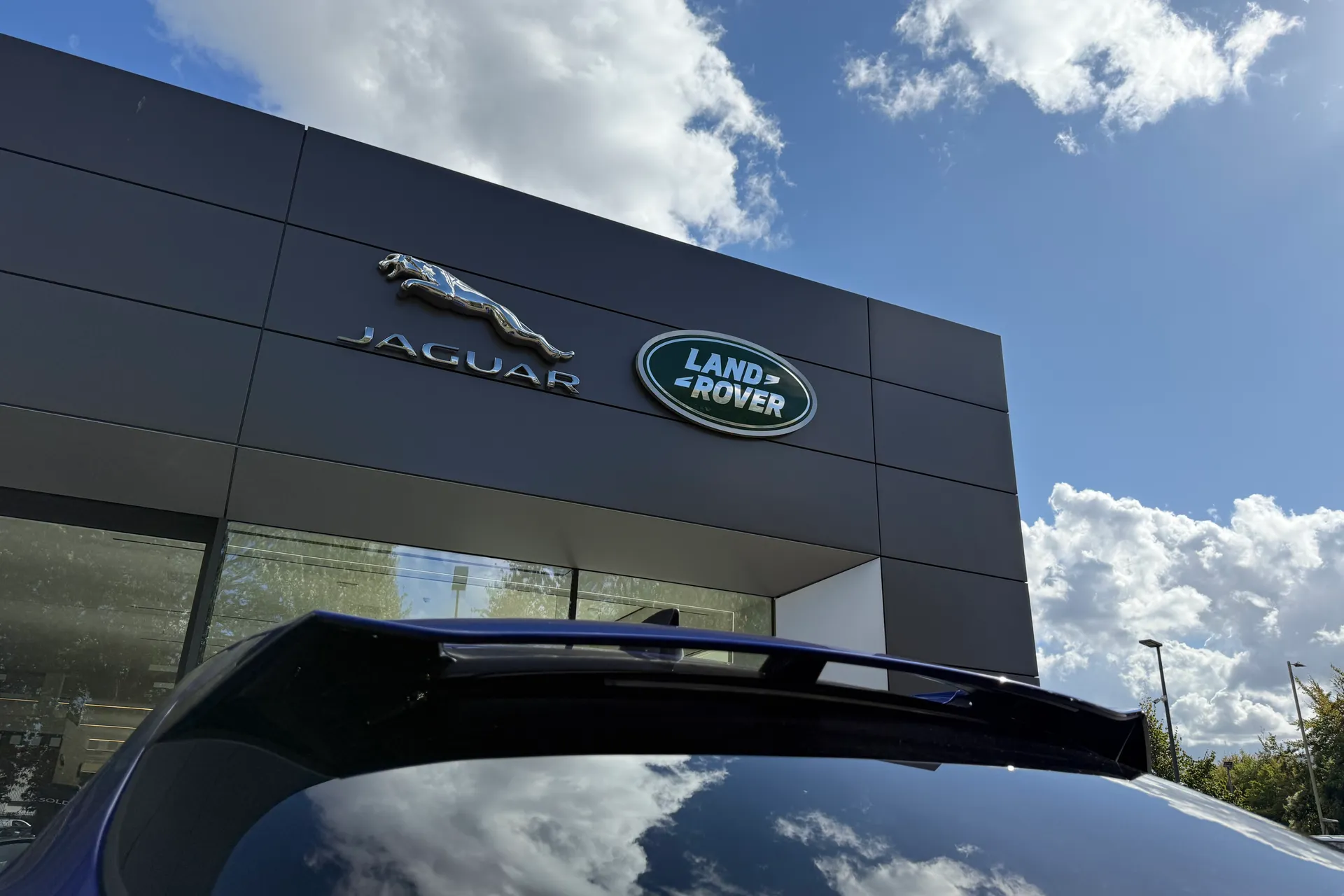 Jaguar I-PACE thumbnail image number 30