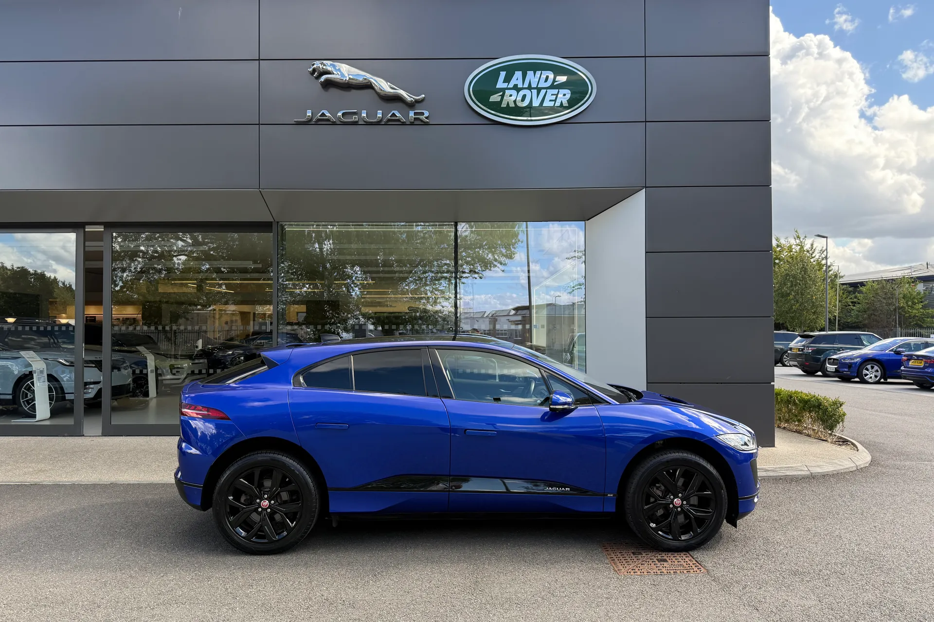 Jaguar I-PACE thumbnail image number 2