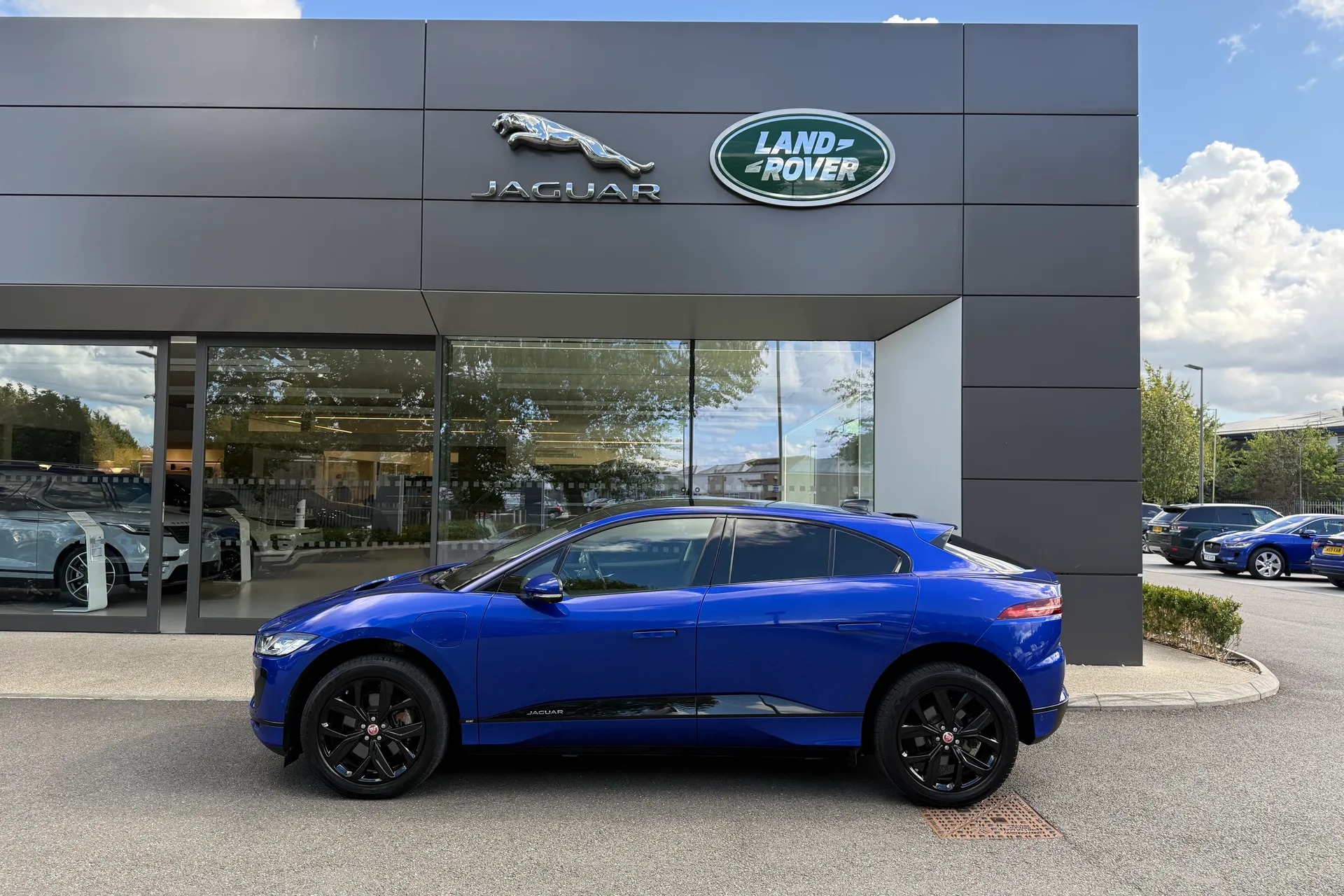 Jaguar I-PACE thumbnail image number 24