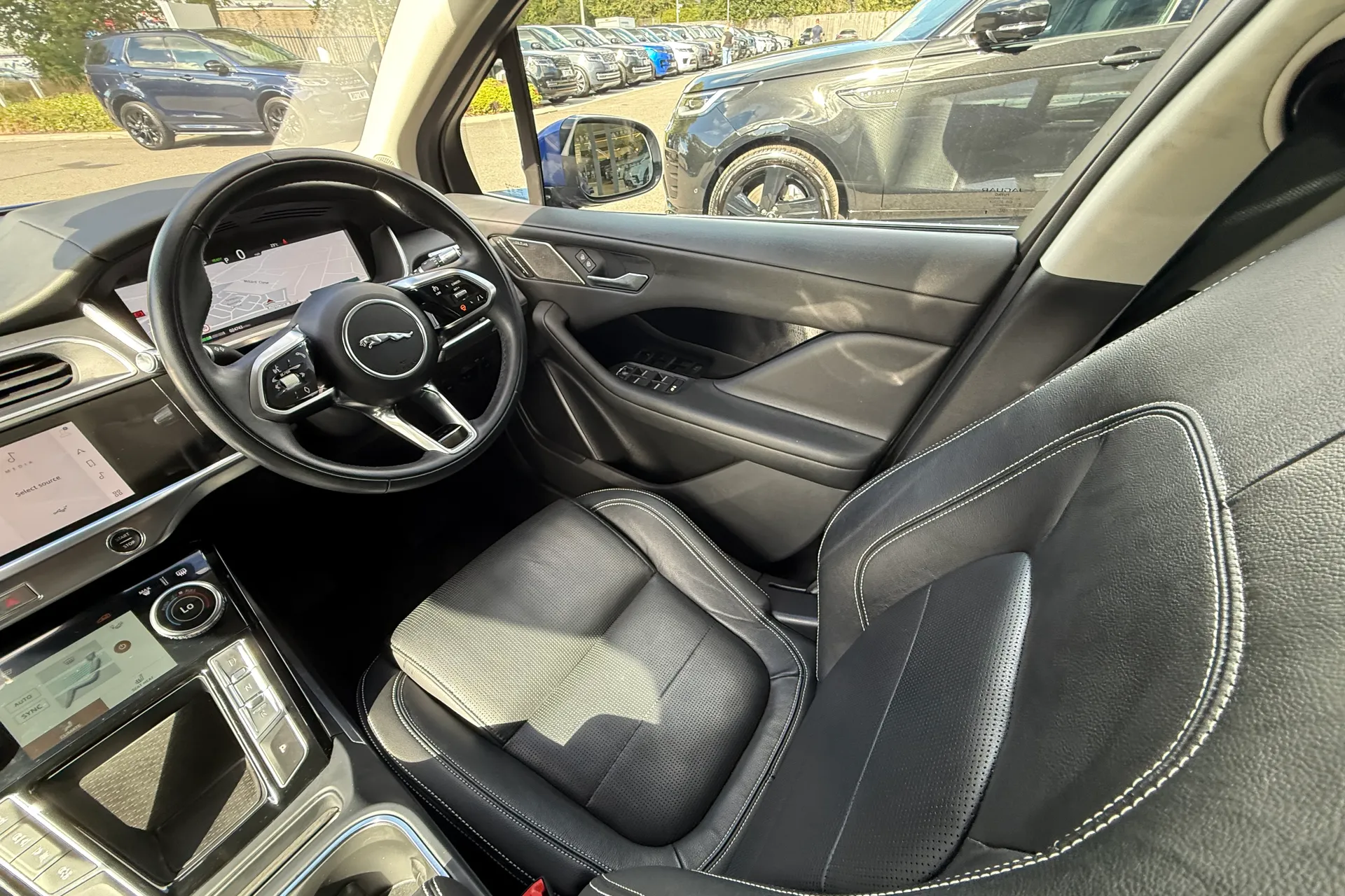 Jaguar I-PACE thumbnail image number 14