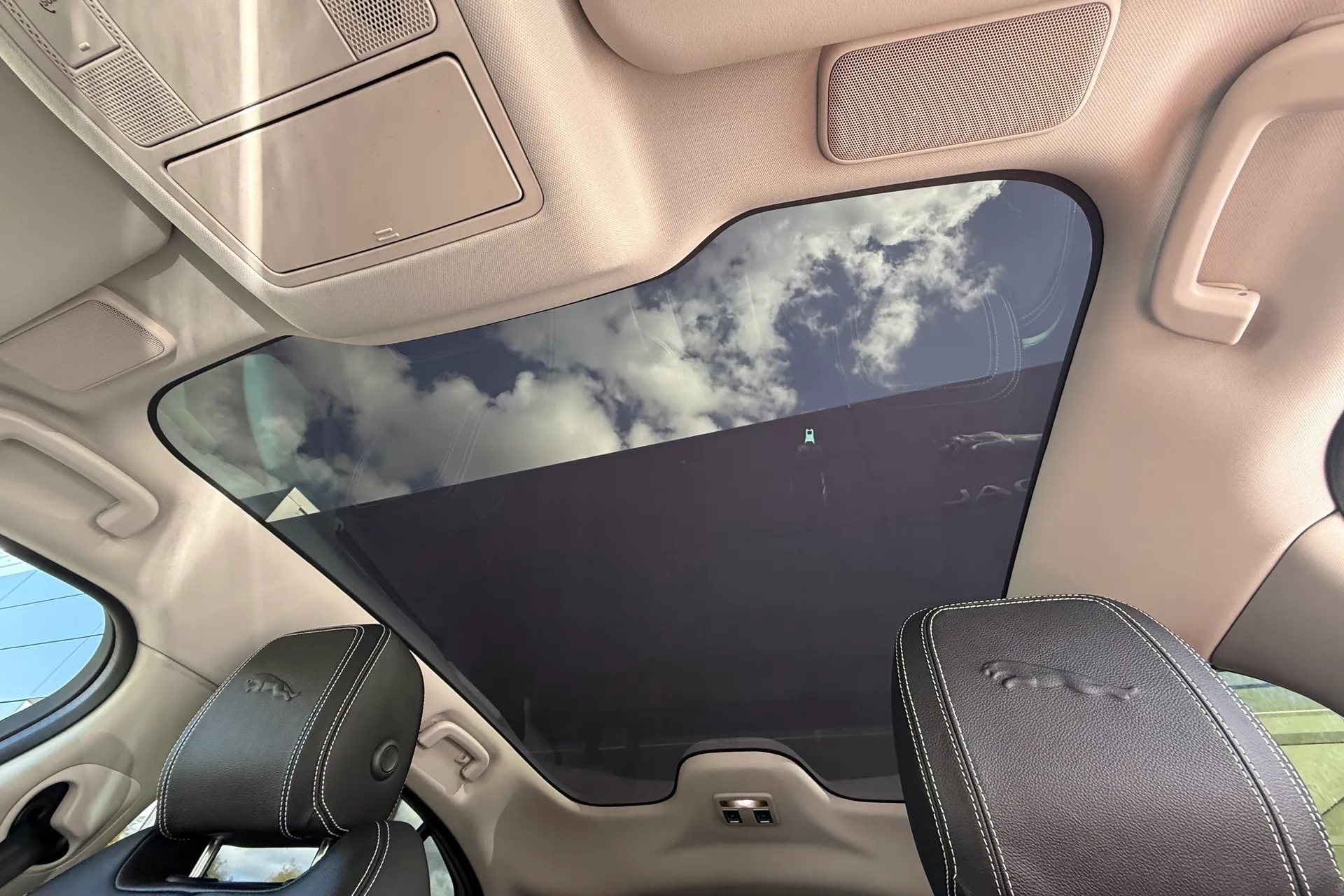 Jaguar I-PACE thumbnail image number 5