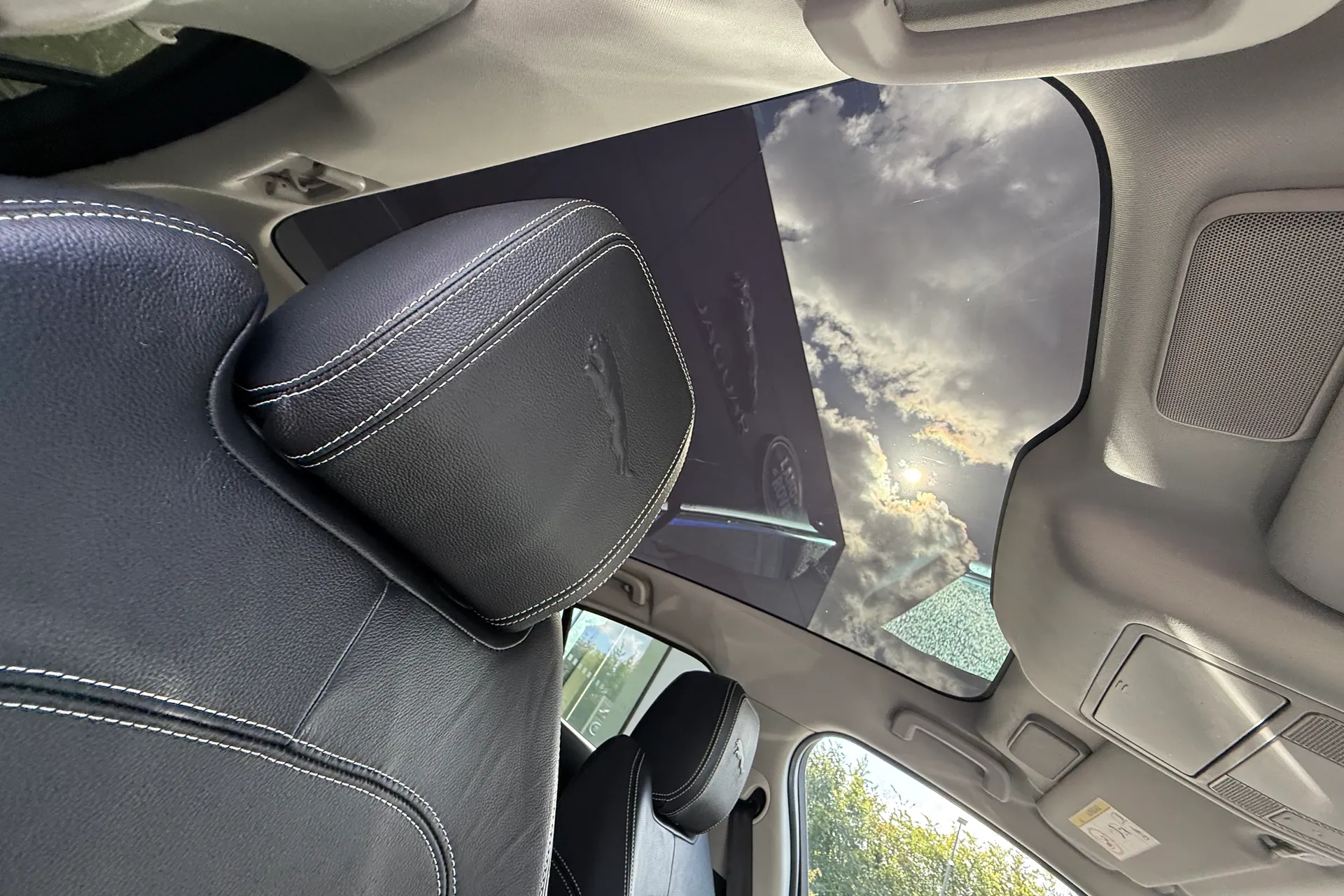 Jaguar I-PACE thumbnail image number 33