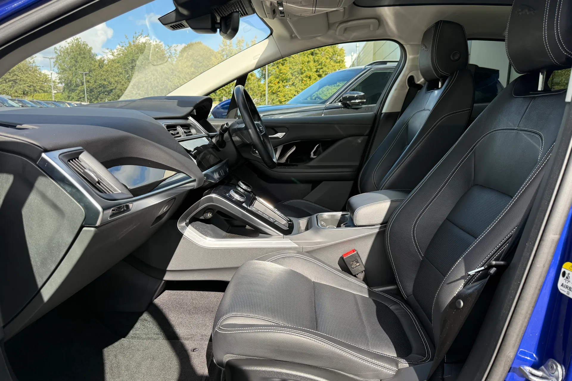 Jaguar I-PACE thumbnail image number 10