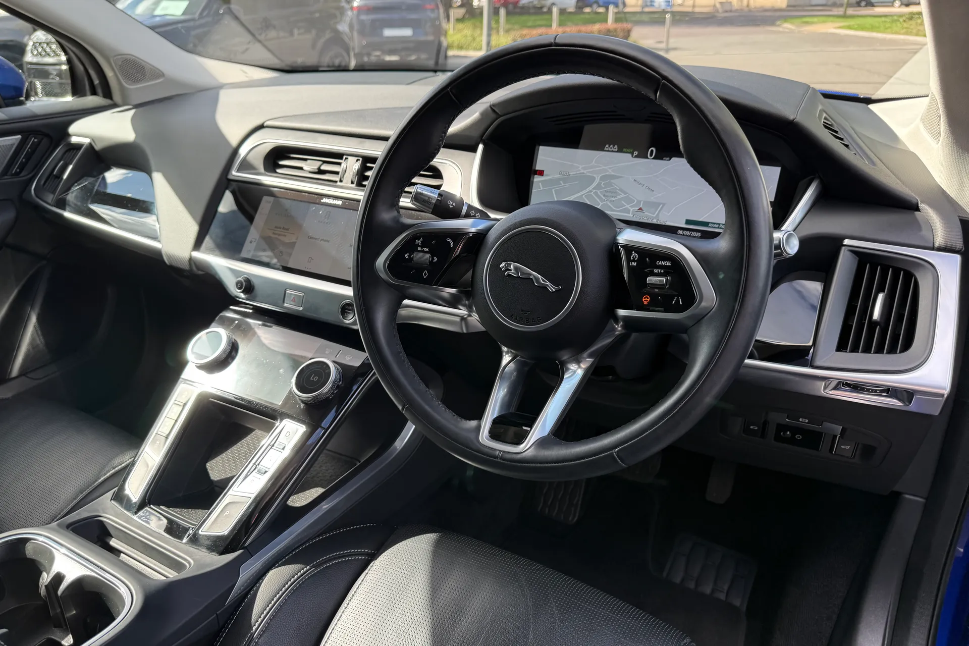 Jaguar I-PACE thumbnail image number 29