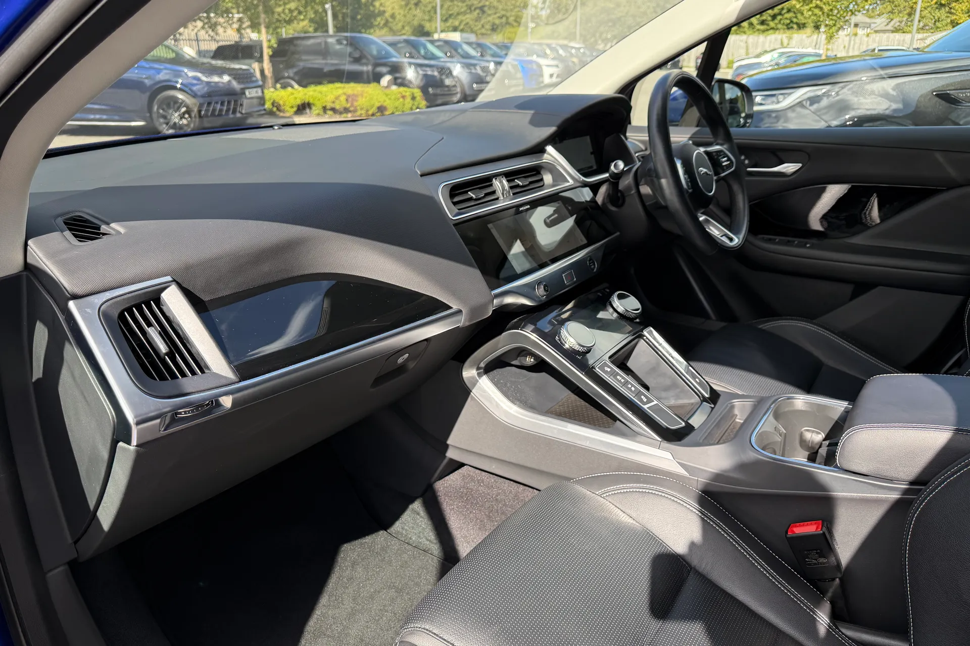Jaguar I-PACE thumbnail image number 44