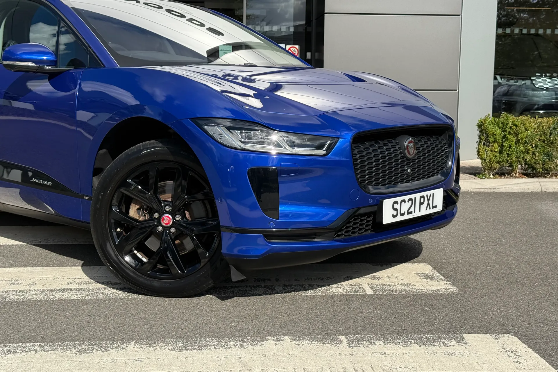 Jaguar I-PACE thumbnail image number 28
