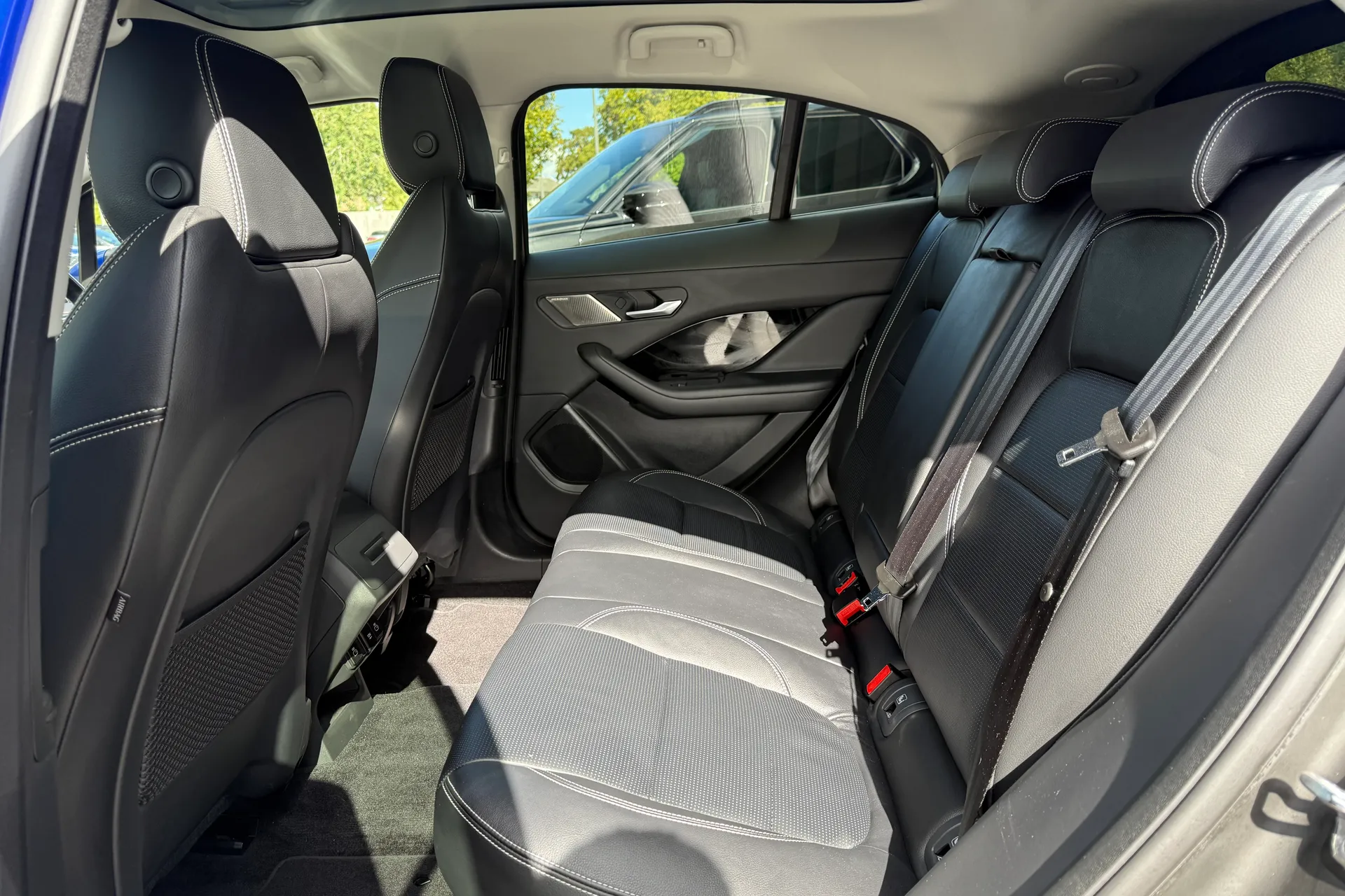 Jaguar I-PACE thumbnail image number 45