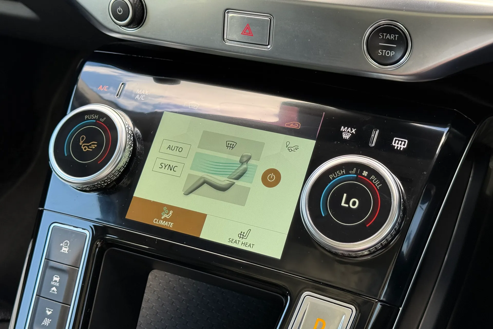 Jaguar I-PACE thumbnail image number 16