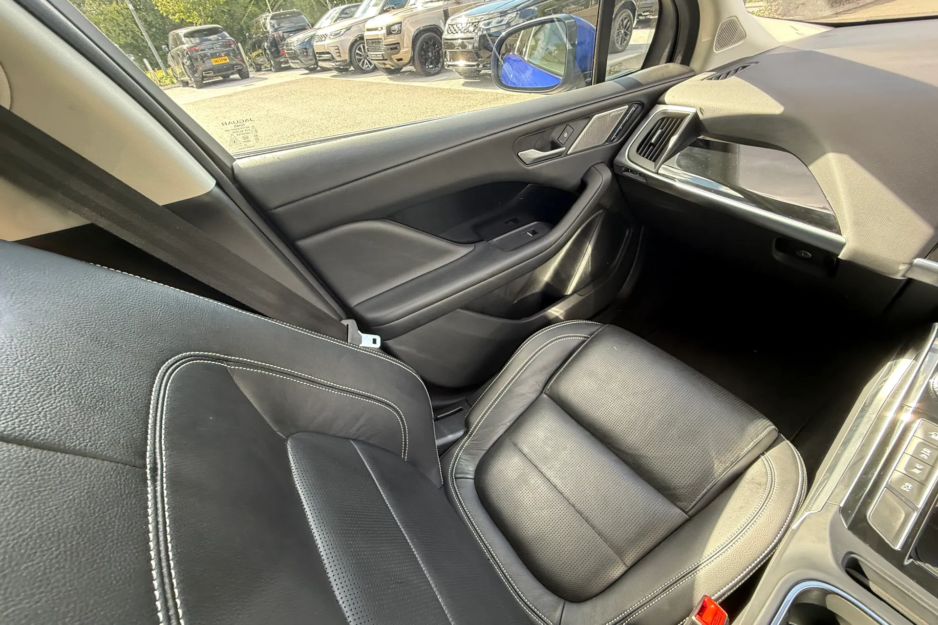 Jaguar I-PACE thumbnail image number 13