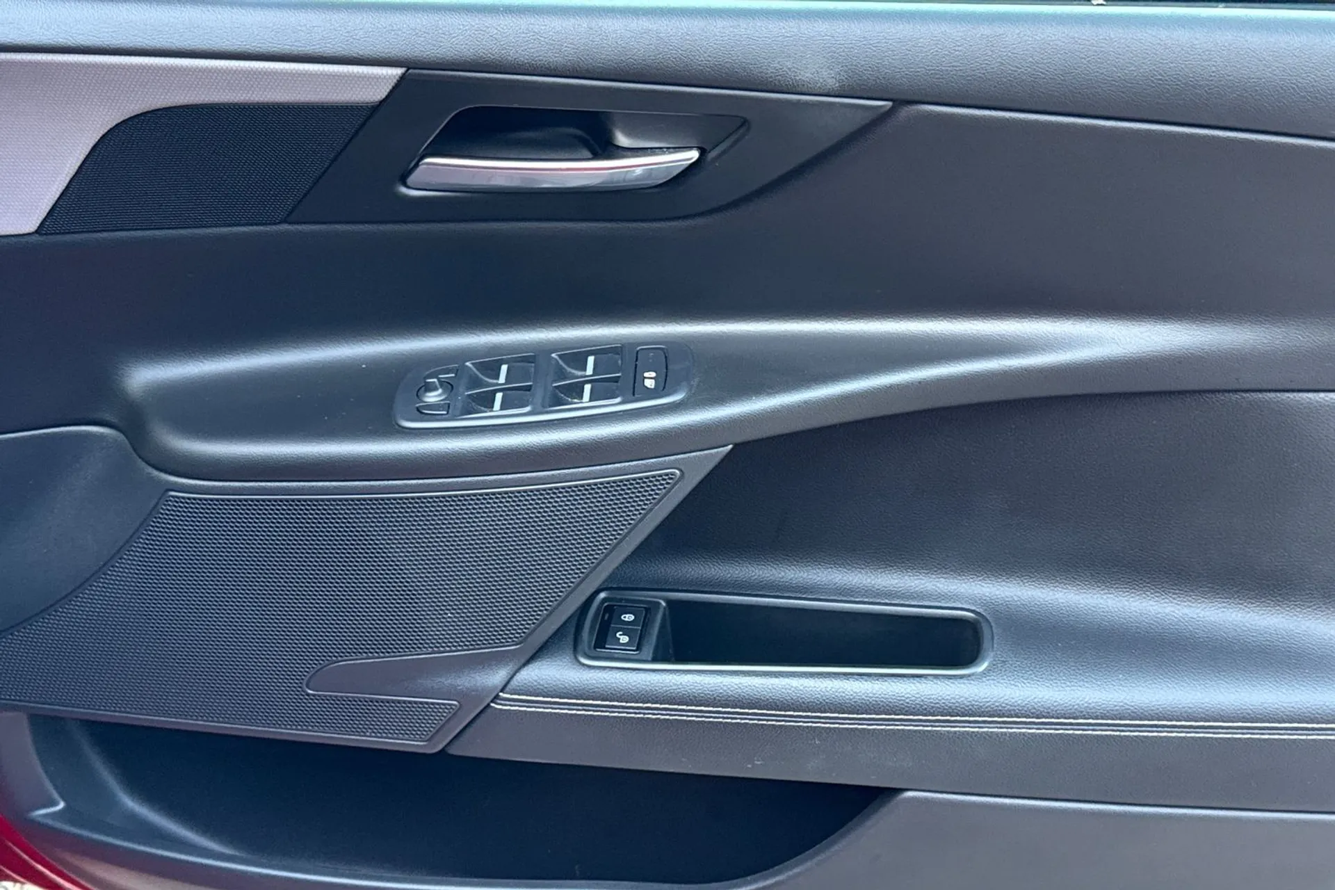 Jaguar XE thumbnail image number 42