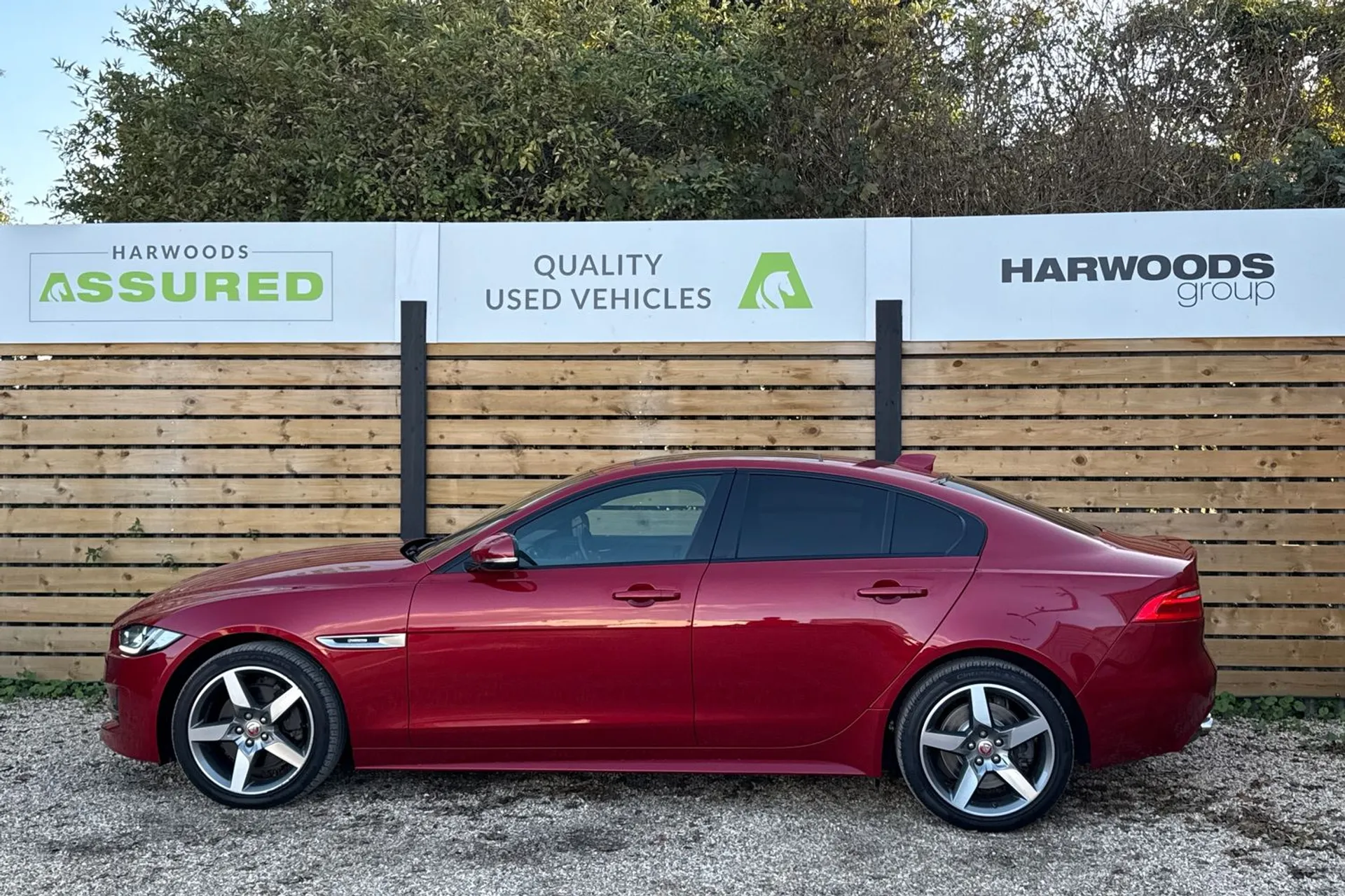 Jaguar XE thumbnail image number 12