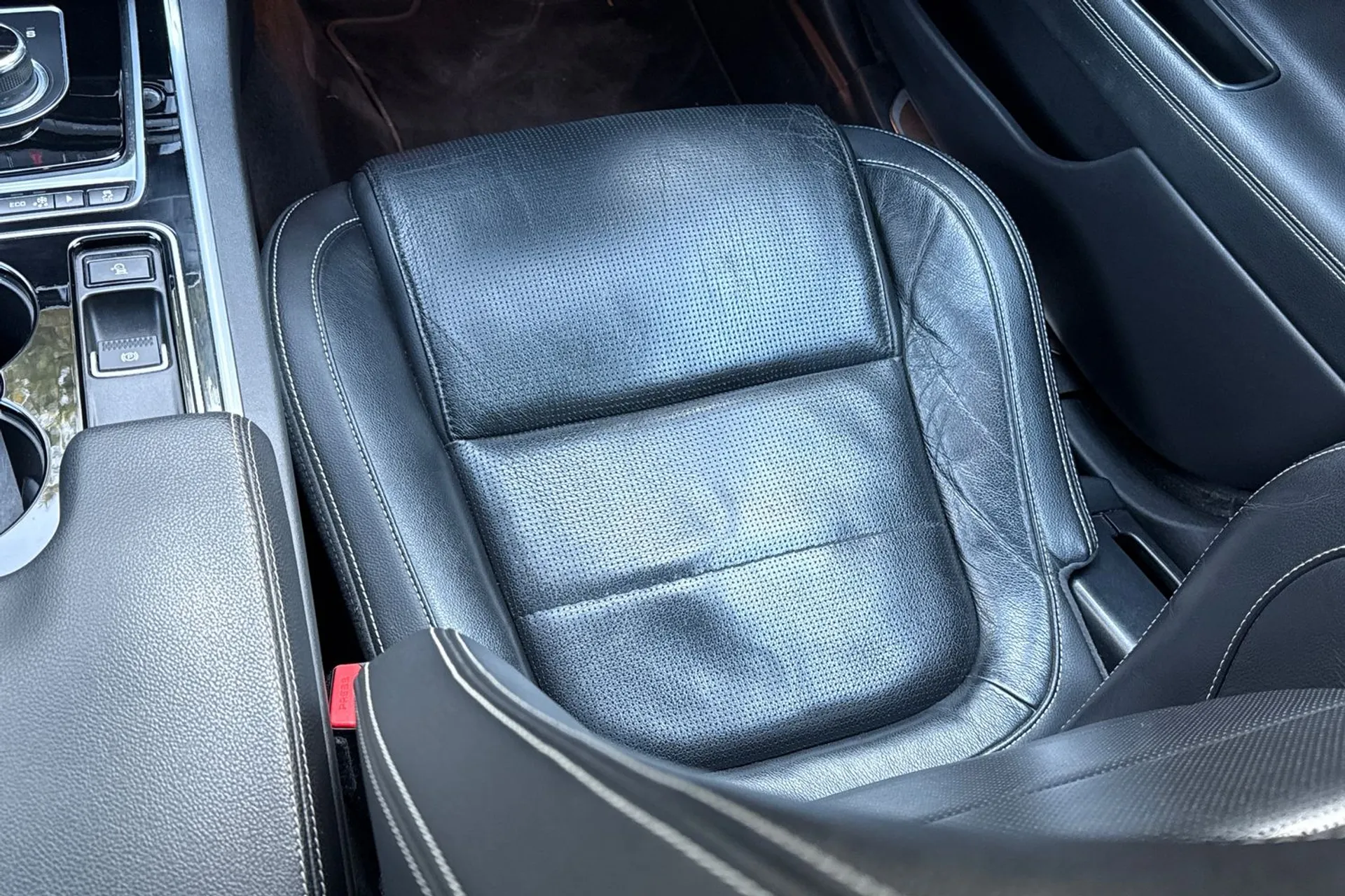 Jaguar XE thumbnail image number 36