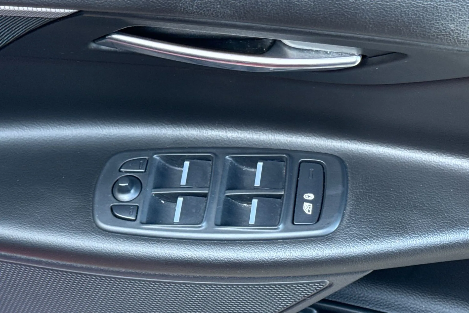 Jaguar XE thumbnail image number 46