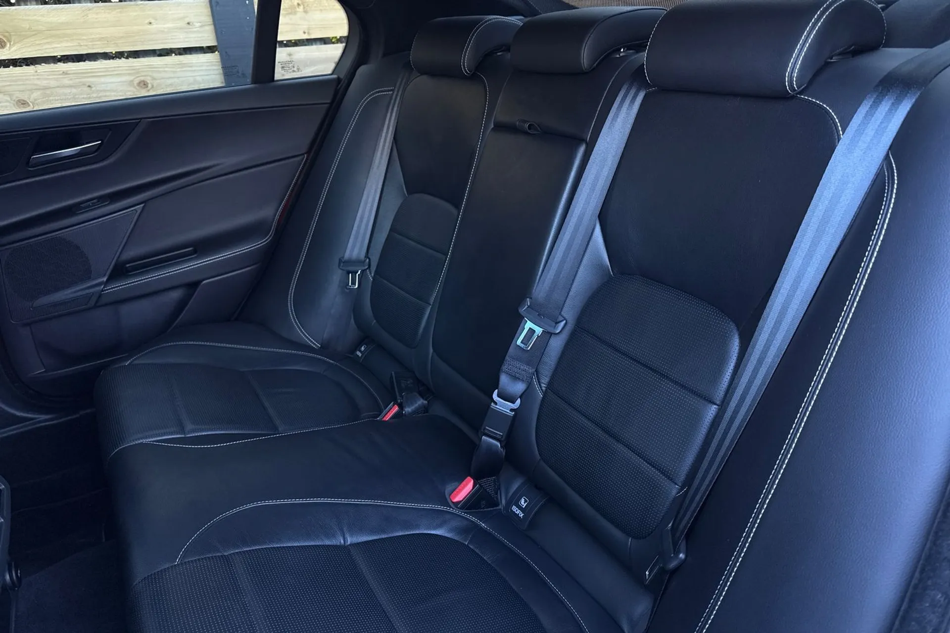 Jaguar XE thumbnail image number 33