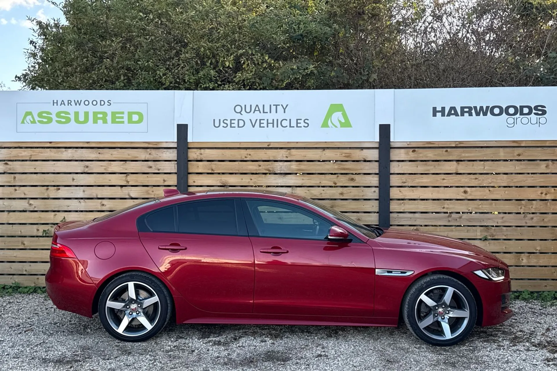 Jaguar XE thumbnail image number 2