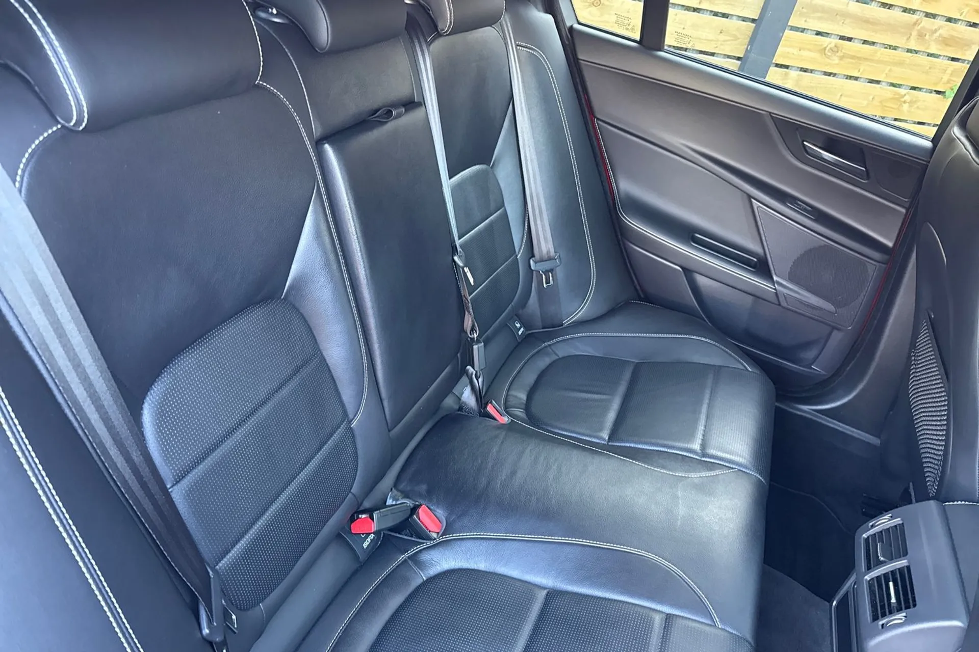 Jaguar XE thumbnail image number 25