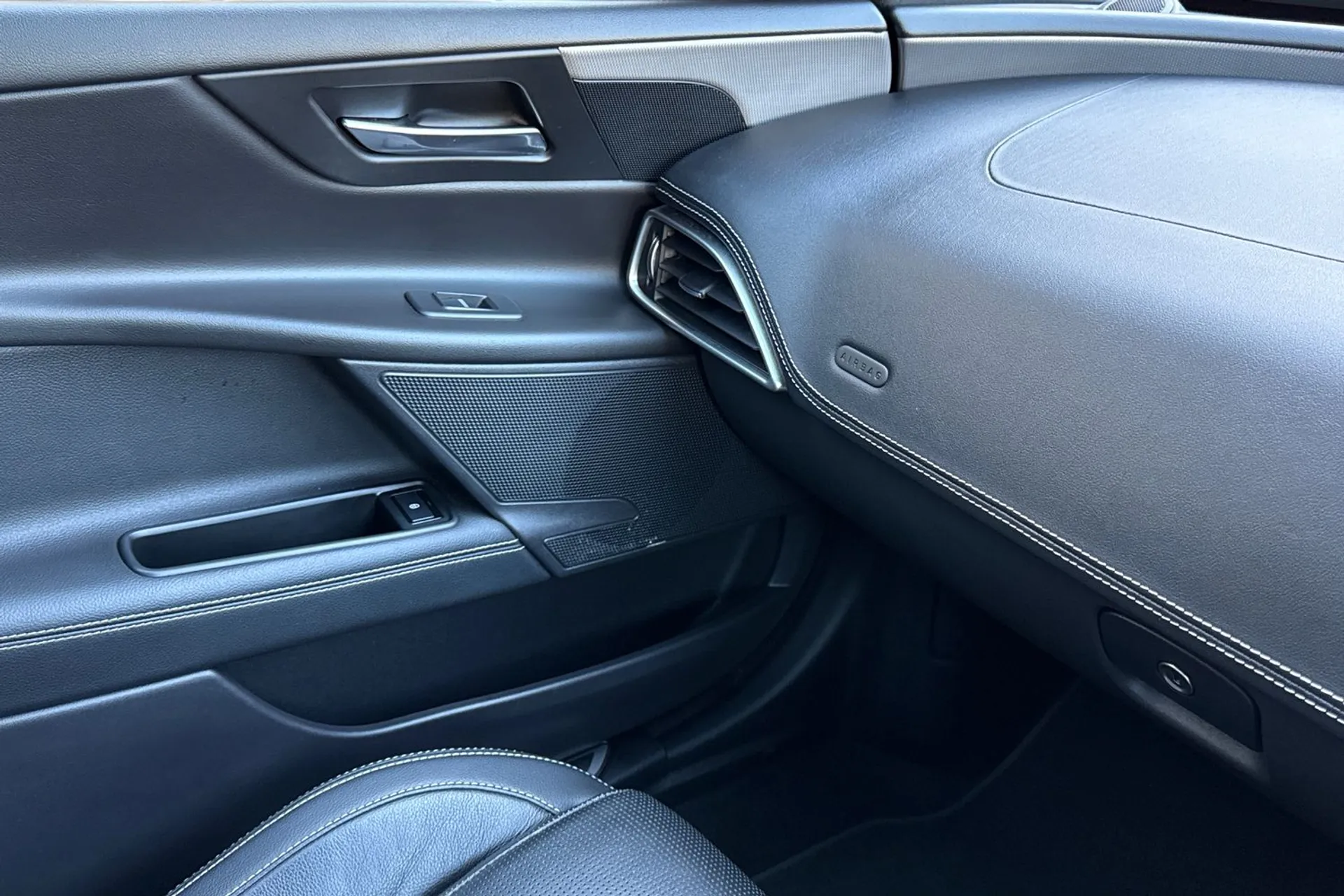 Jaguar XE thumbnail image number 49