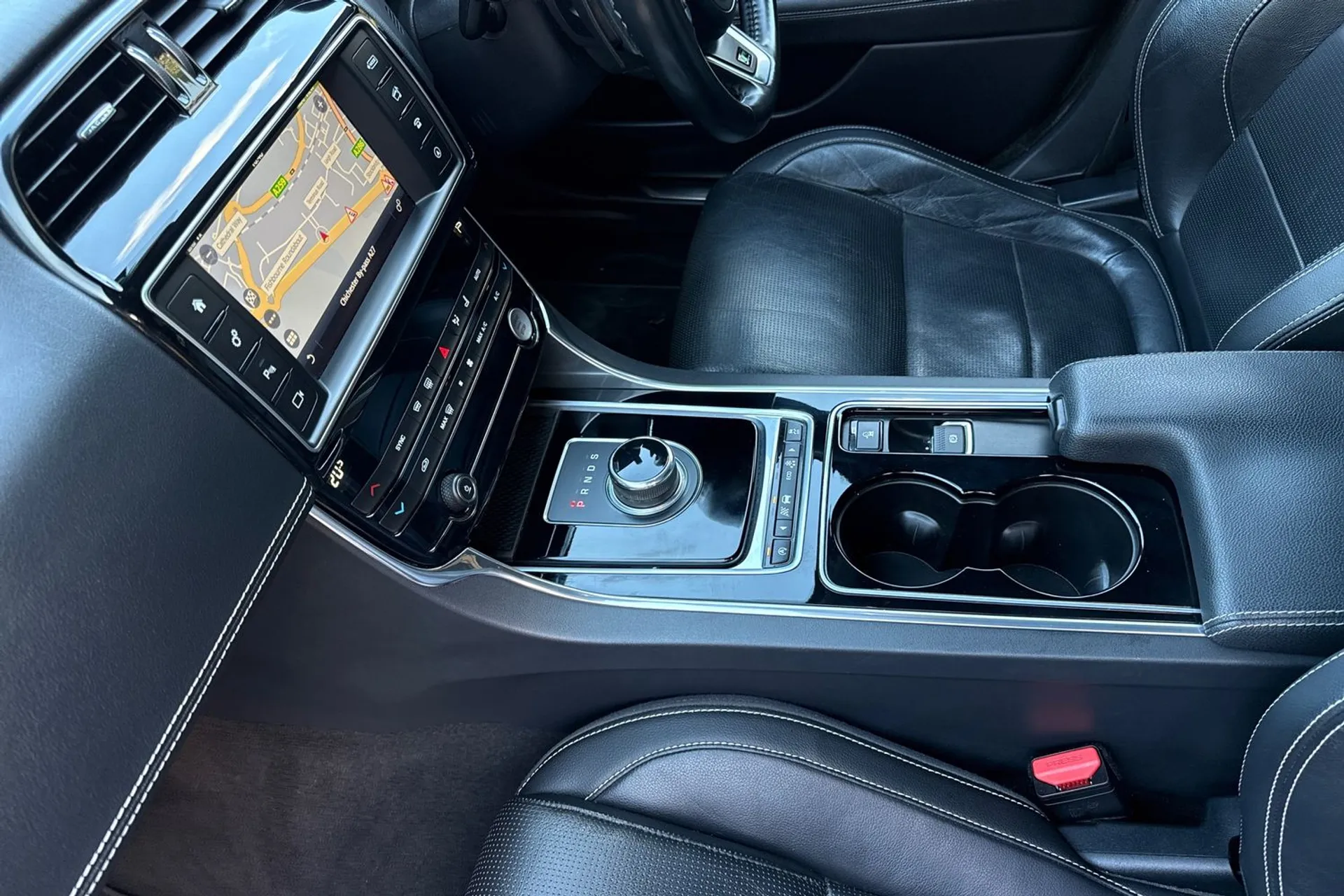 Jaguar XE thumbnail image number 43