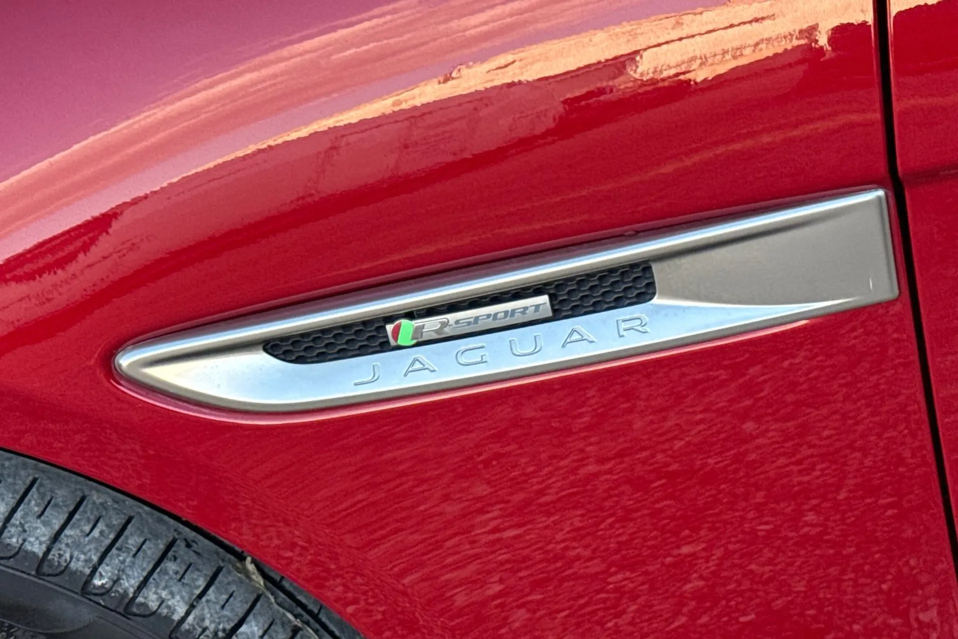 Jaguar XE thumbnail image number 52