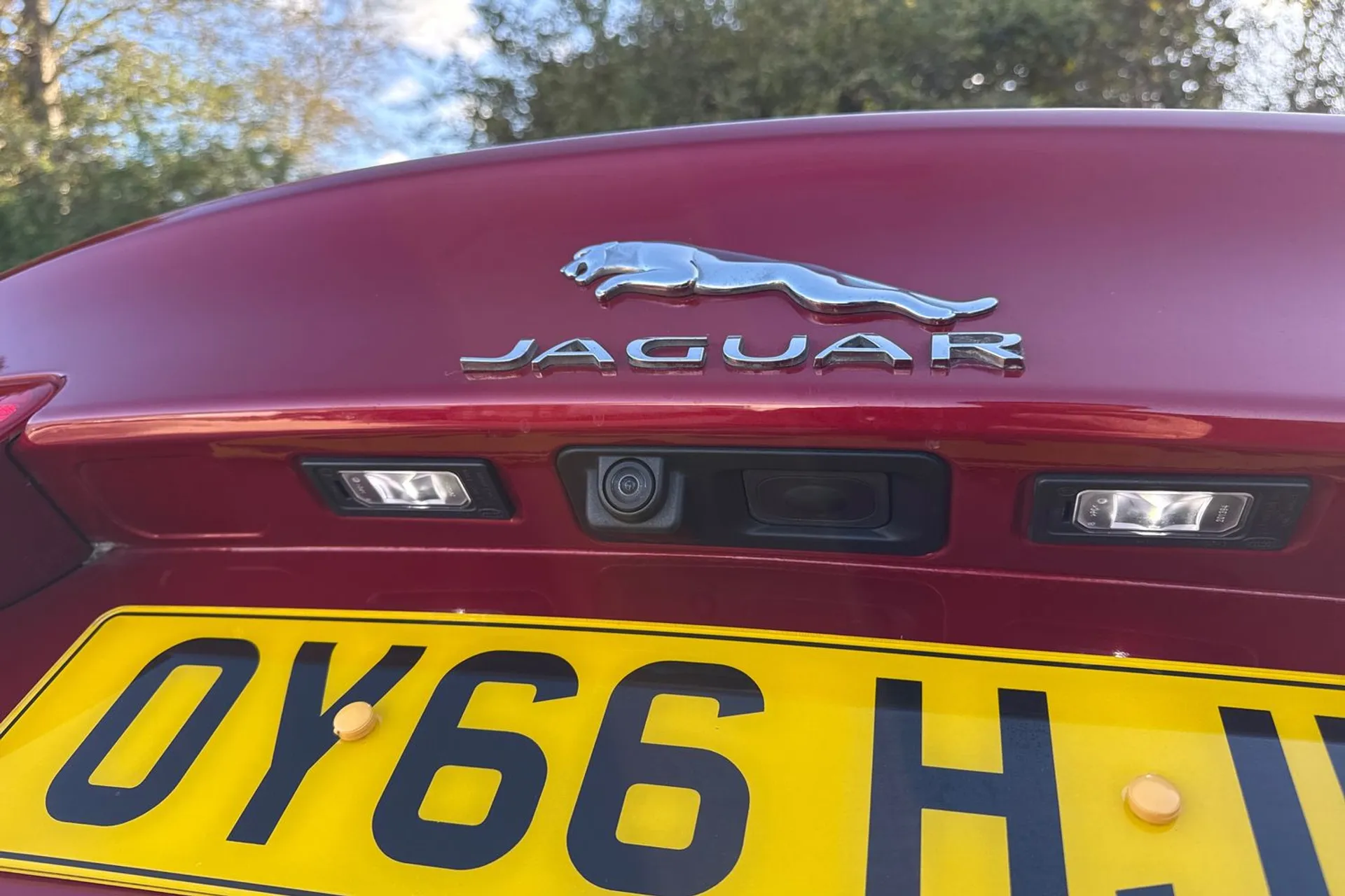 Jaguar XE thumbnail image number 24