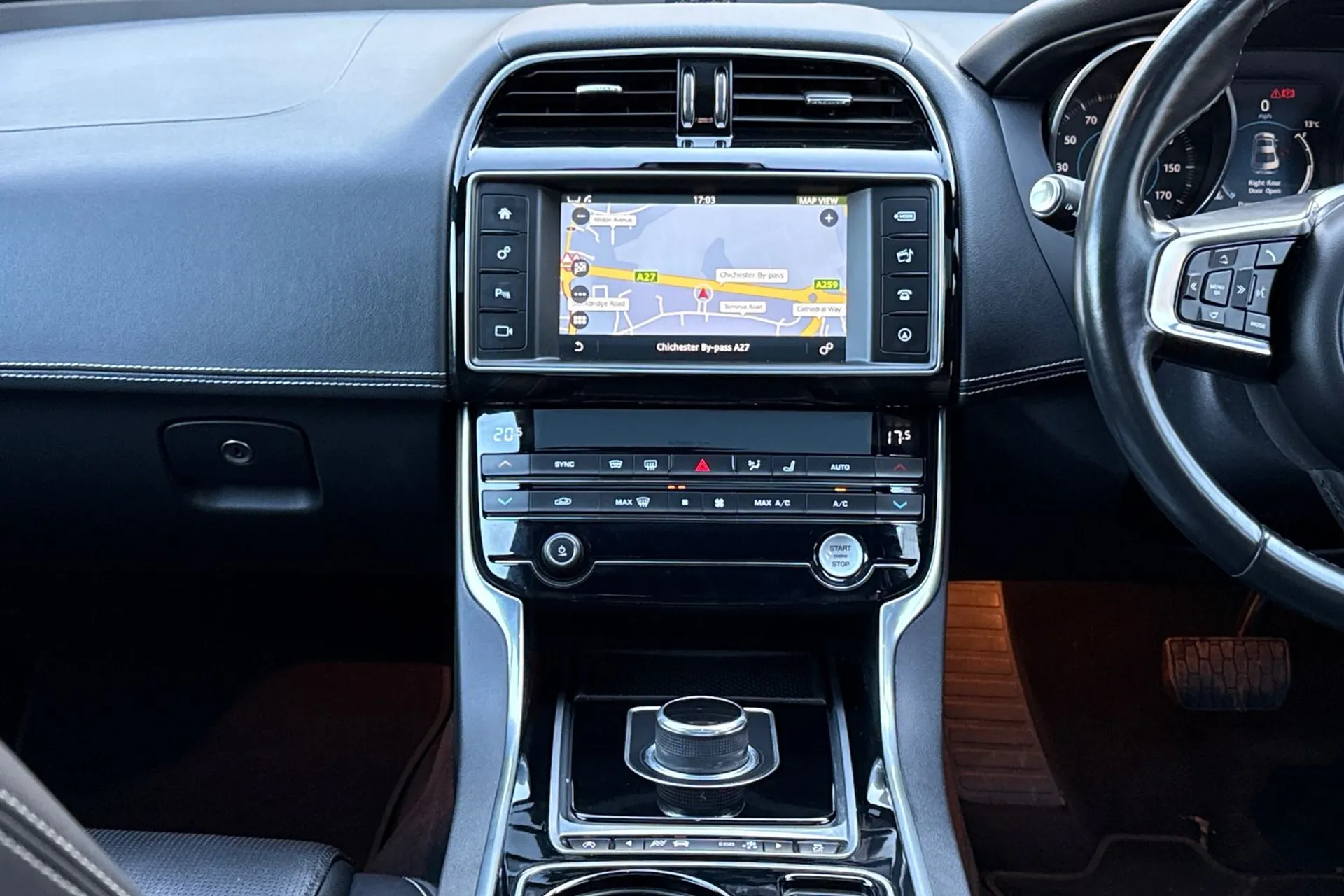 Jaguar XE thumbnail image number 38