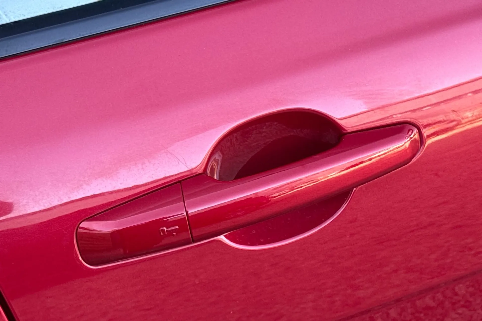 Jaguar XE thumbnail image number 18