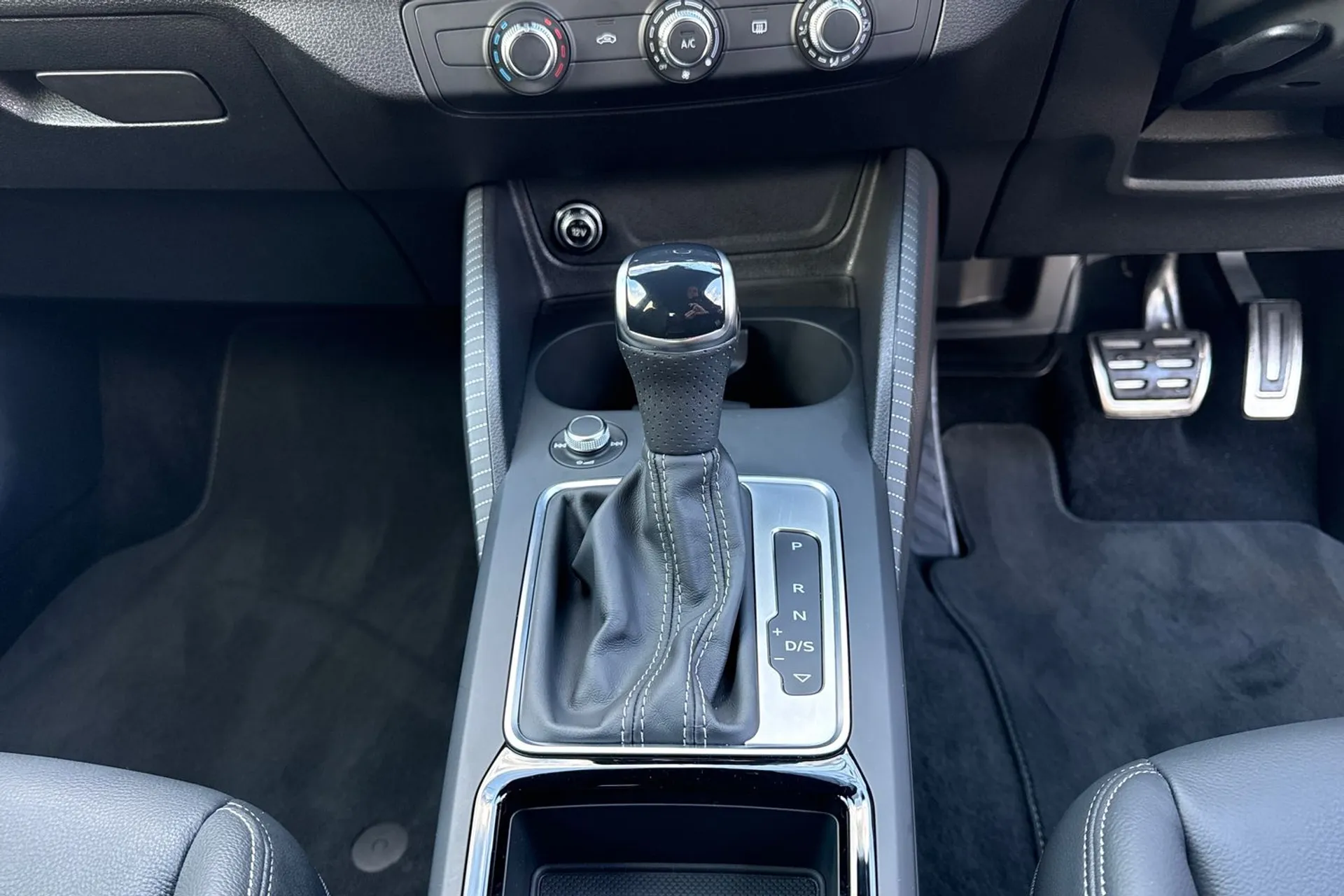 Audi Q2 thumbnail image number 36