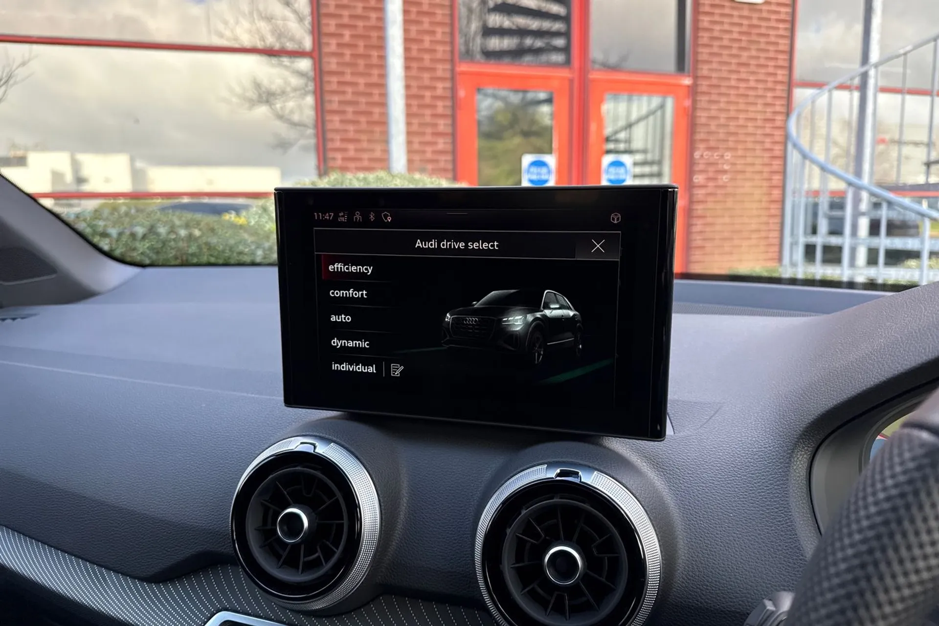 Audi Q2 thumbnail image number 19