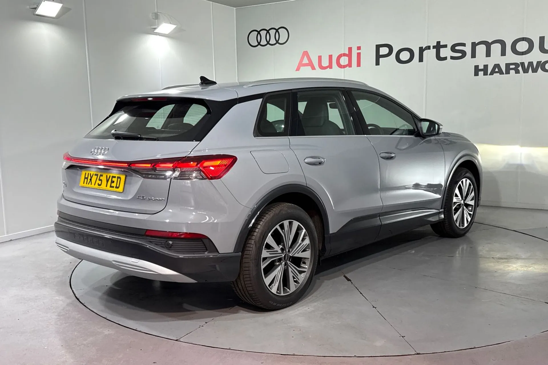 Audi Q4 thumbnail image number 7