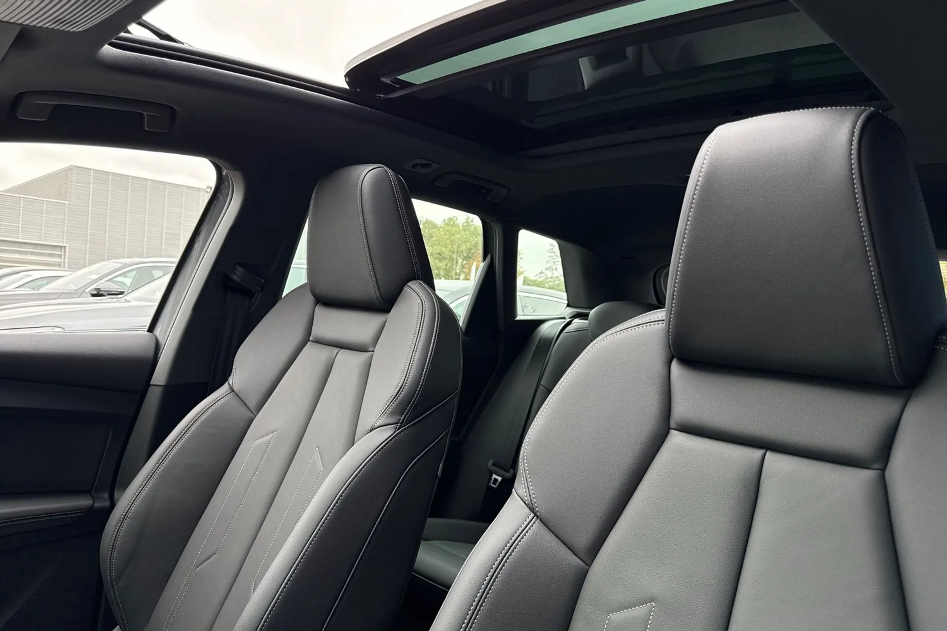 Audi Q4 thumbnail image number 31