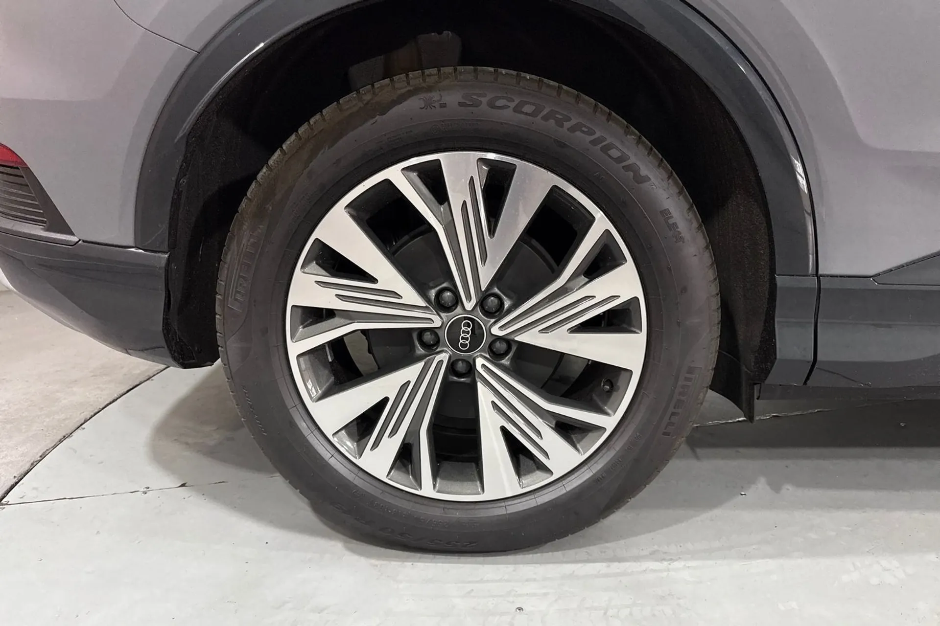 Audi Q4 thumbnail image number 13