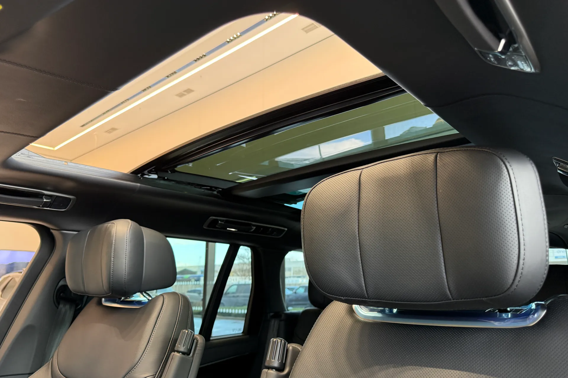 LAND ROVER RANGE ROVER thumbnail image number 5