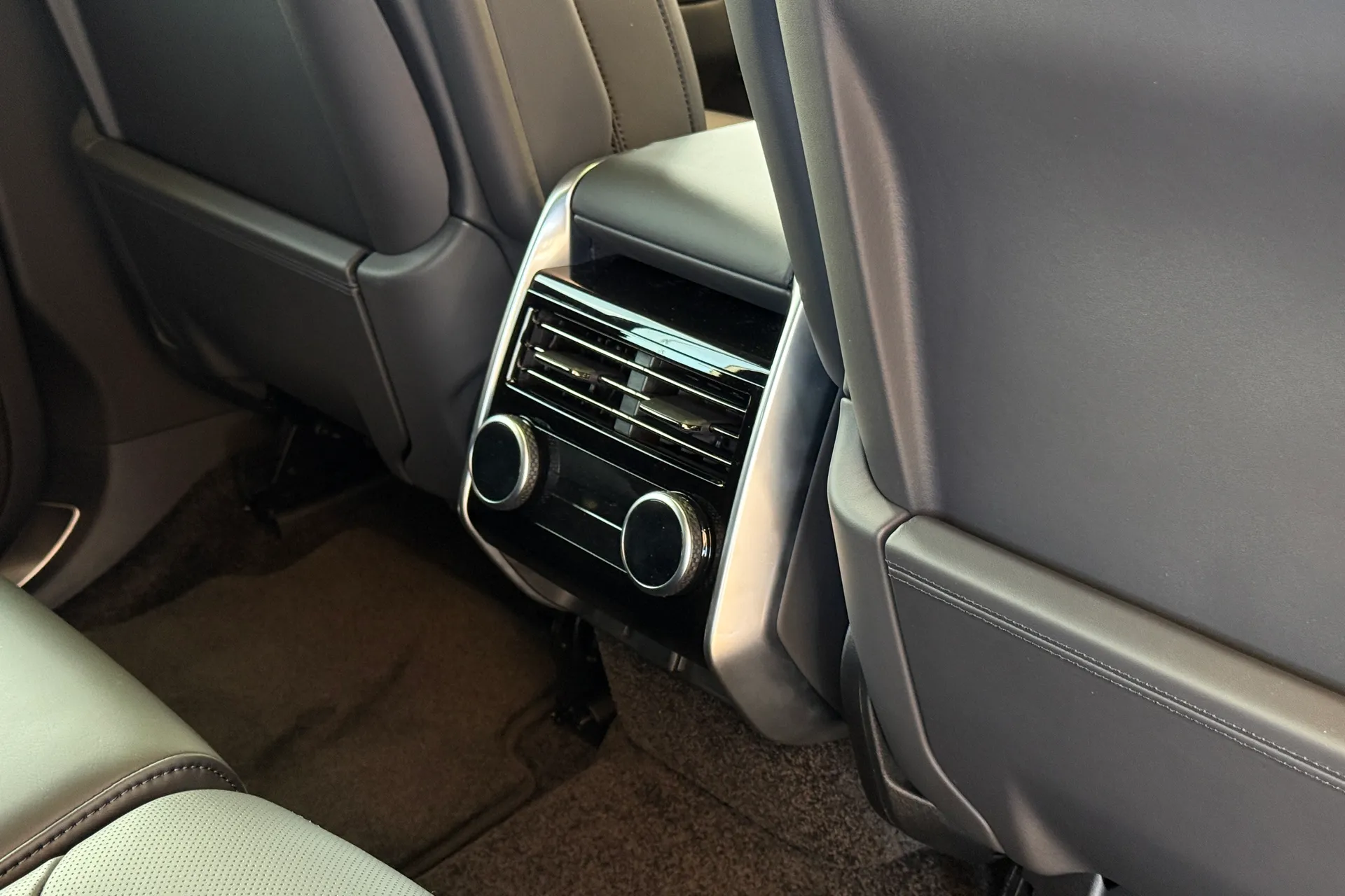 LAND ROVER RANGE ROVER thumbnail image number 43