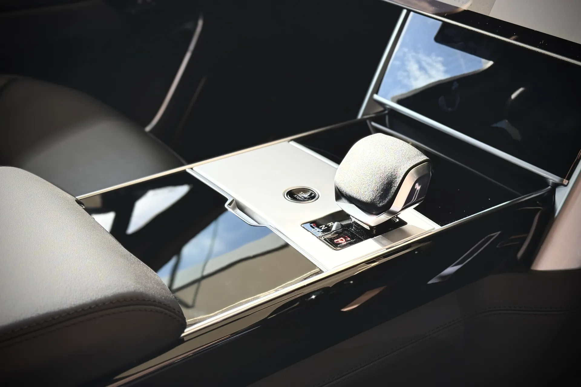 LAND ROVER RANGE ROVER thumbnail image number 26