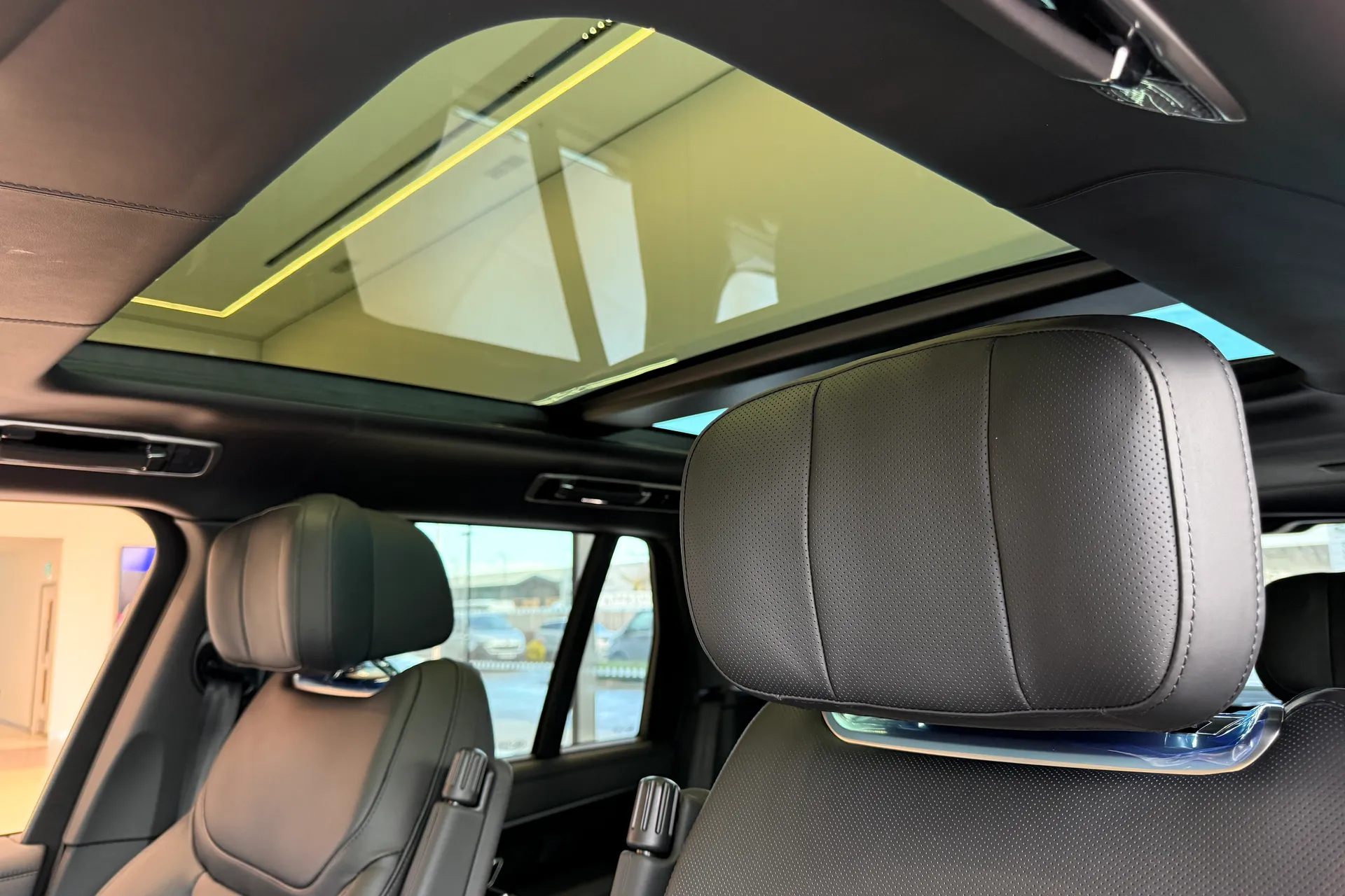 LAND ROVER RANGE ROVER thumbnail image number 4