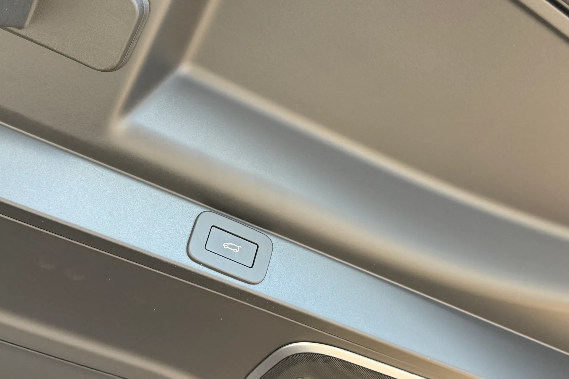 LAND ROVER RANGE ROVER thumbnail image number 34