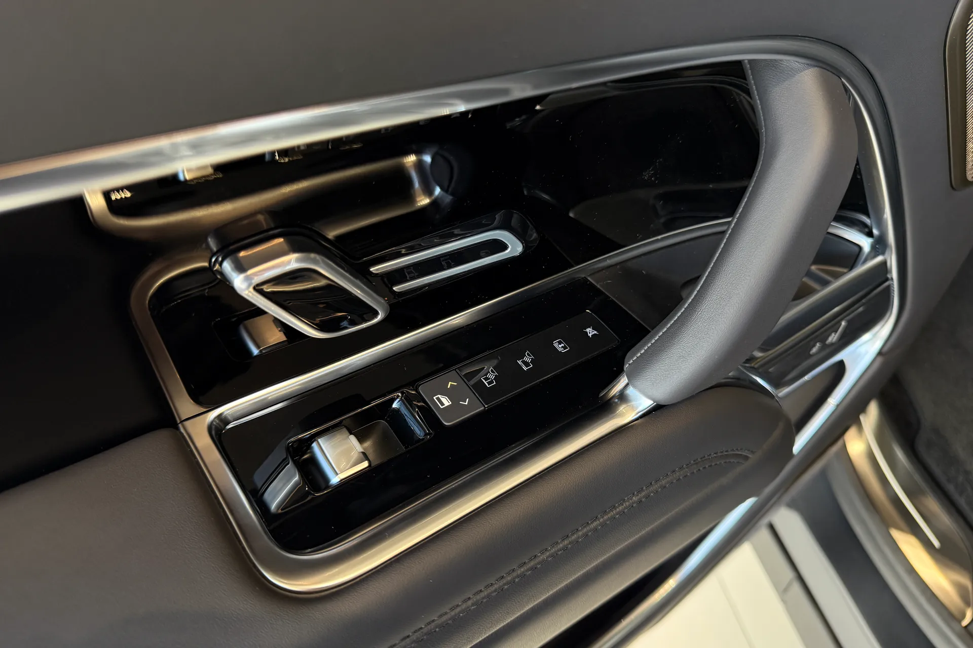 LAND ROVER RANGE ROVER thumbnail image number 57