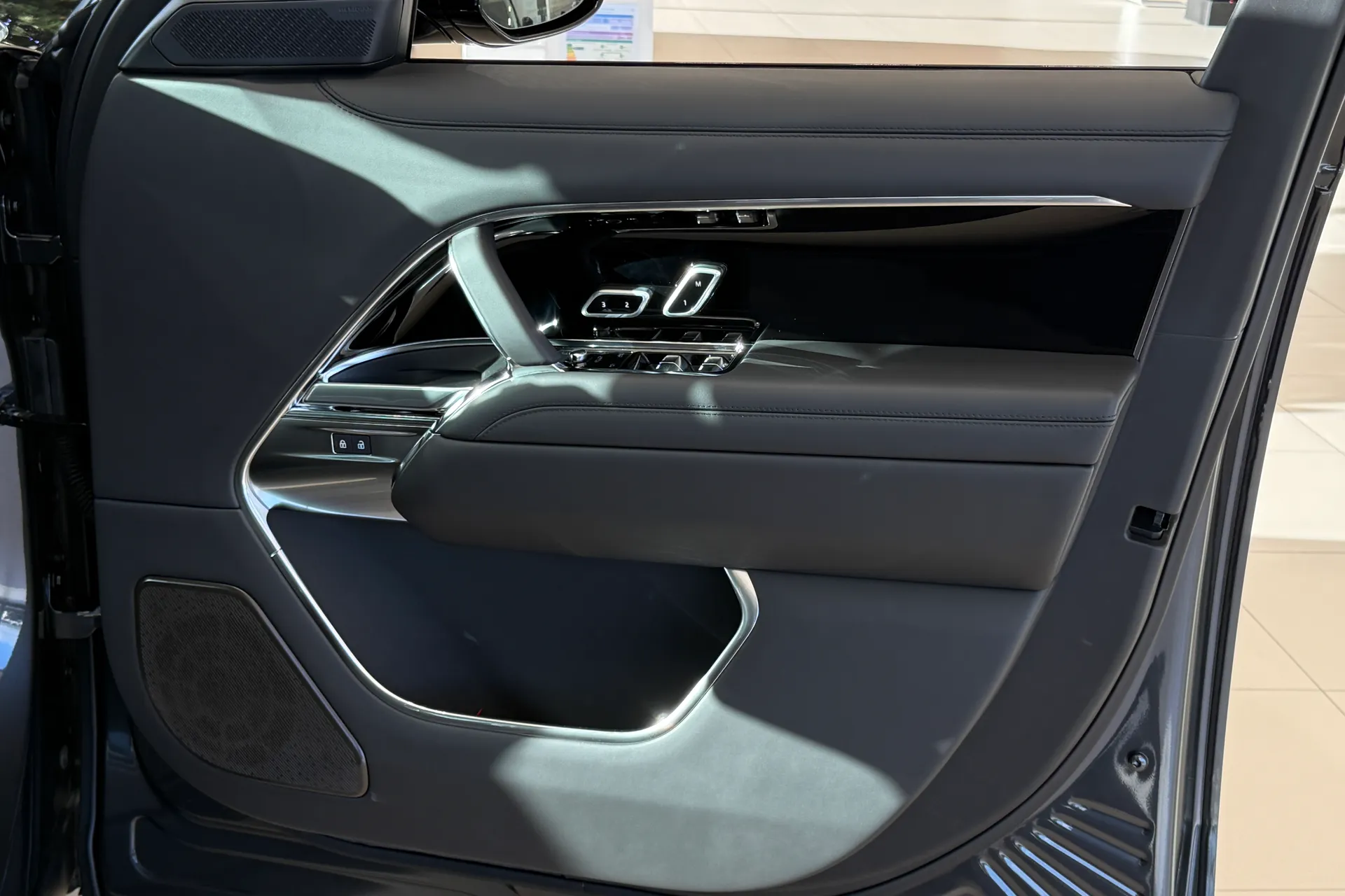 LAND ROVER RANGE ROVER thumbnail image number 50