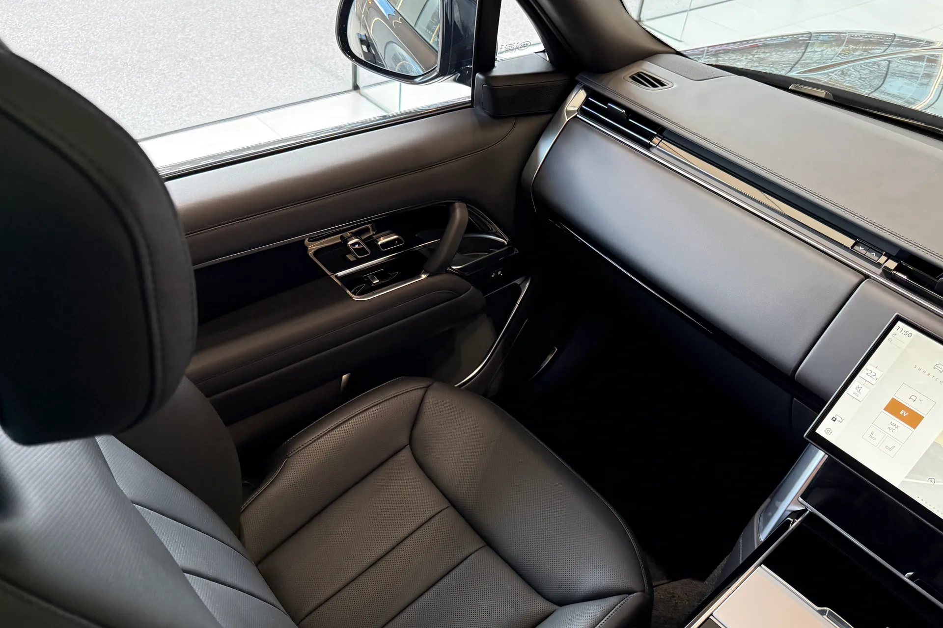 LAND ROVER RANGE ROVER thumbnail image number 25