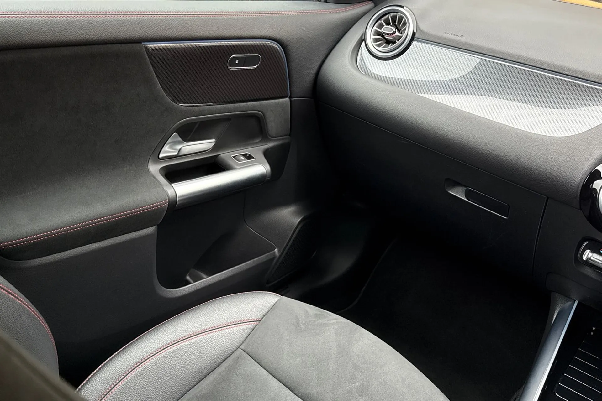 MERCEDES-BENZ GLA thumbnail image number 54