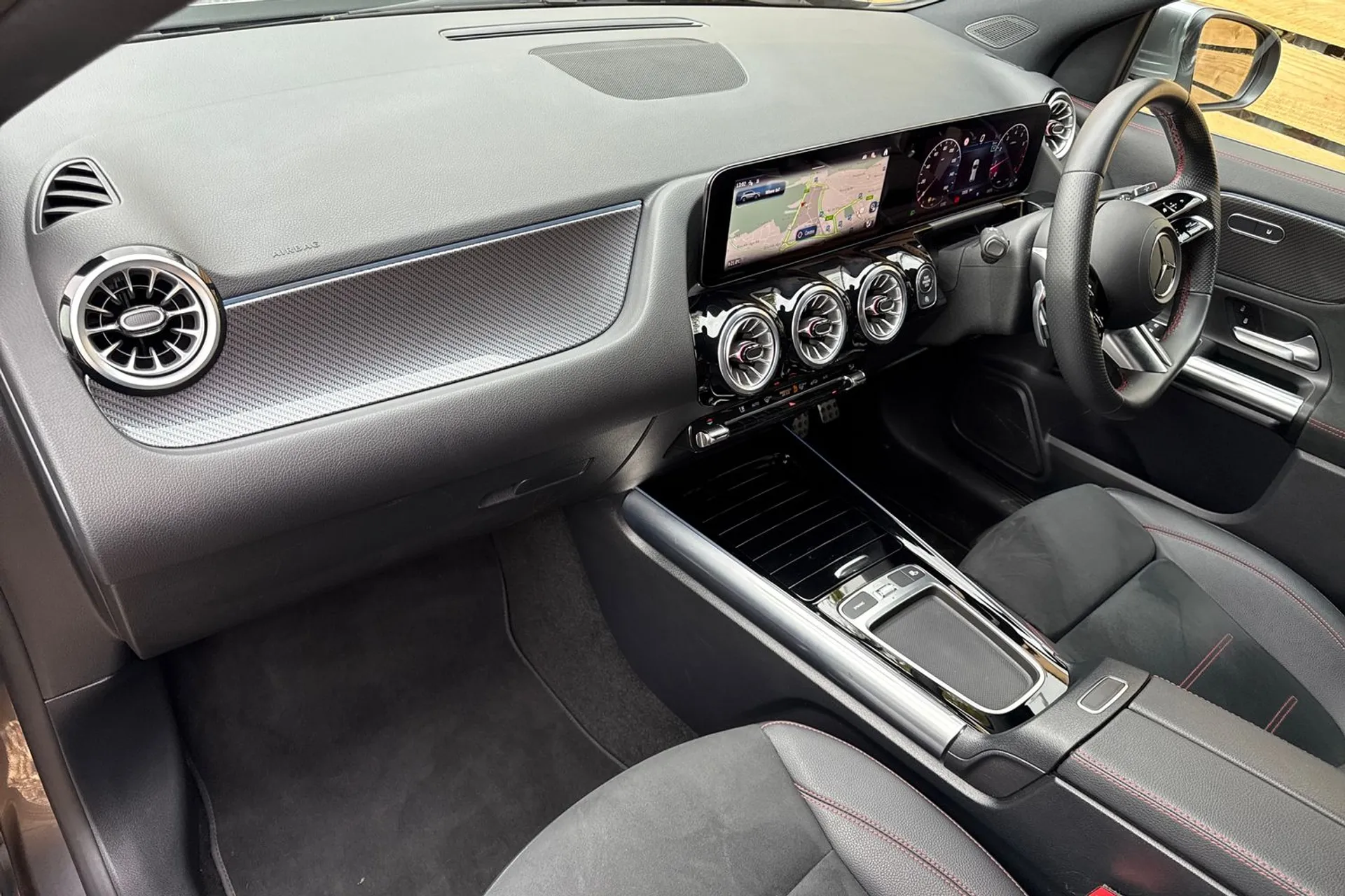 MERCEDES-BENZ GLA thumbnail image number 29