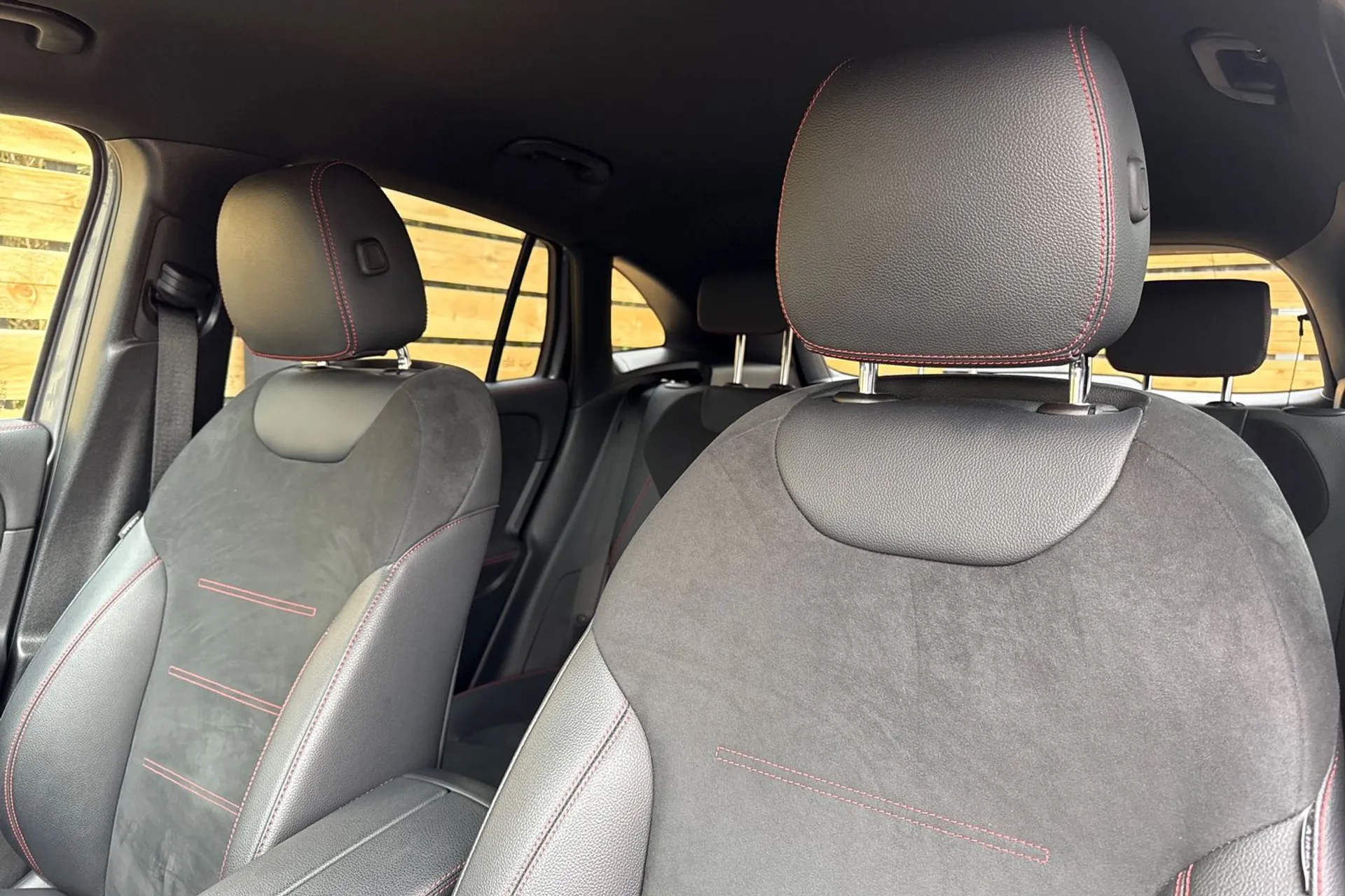 MERCEDES-BENZ GLA thumbnail image number 31